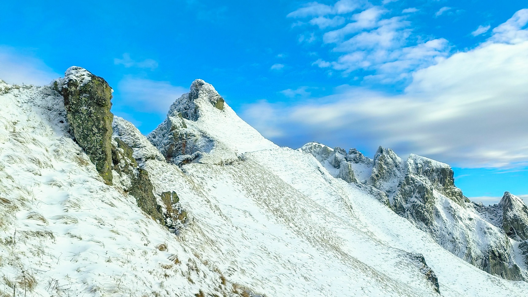 Du Val de Courre vers le Sommet du Puy de Sancy enneigé en novembre 2022