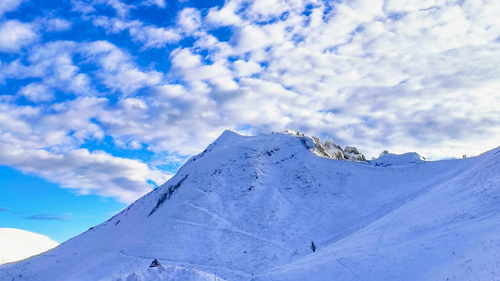 Telepherique du Sancy, belle vue sur le Puy de Sancy enneigé en novembre 2022