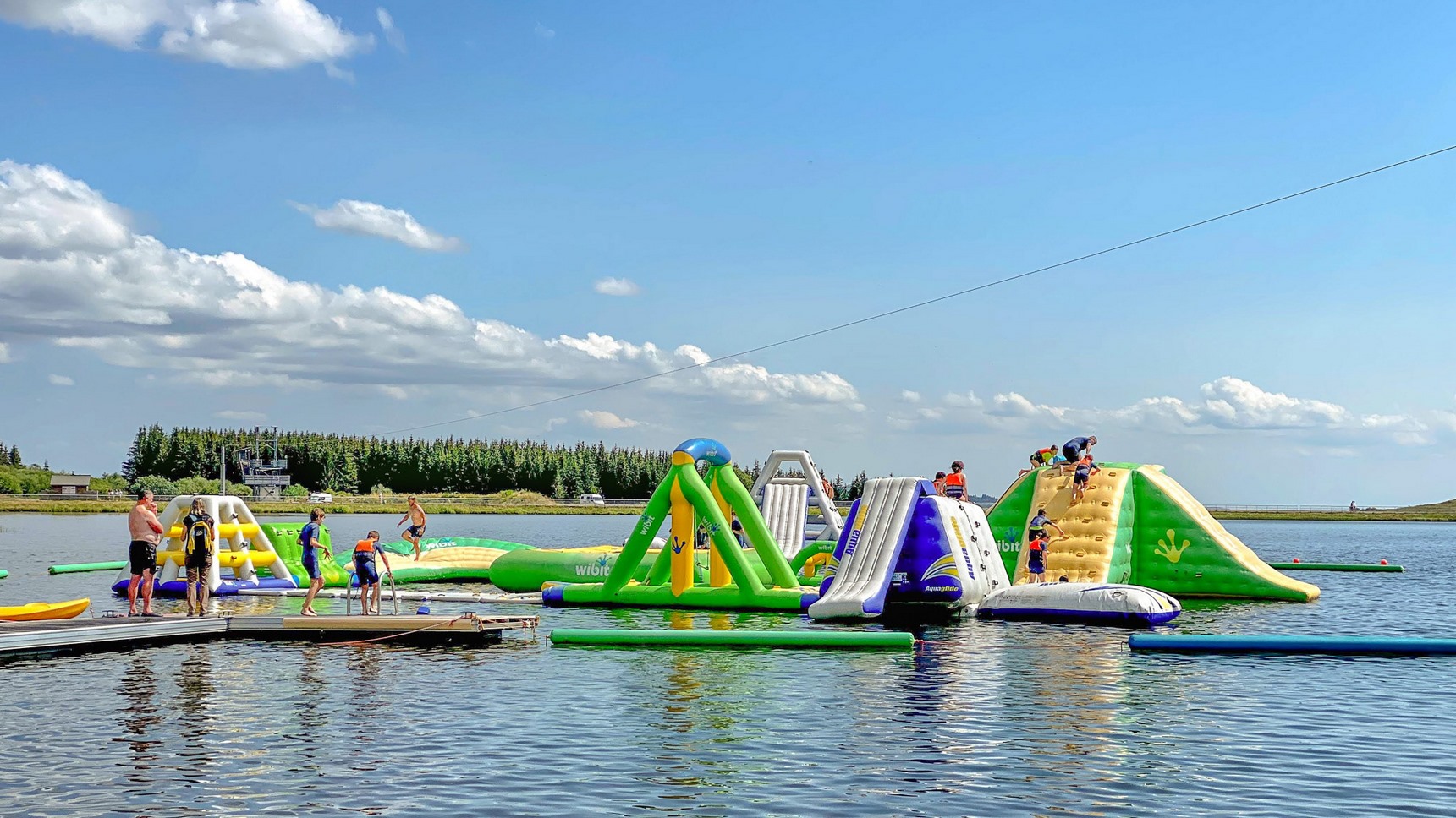 Super Besse, jeux aquatiques sur le Lac des Hermines
