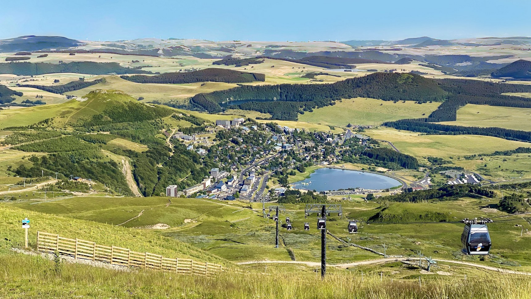 Super Besse, Puy de la Perdrix, vue sur Super Besse
