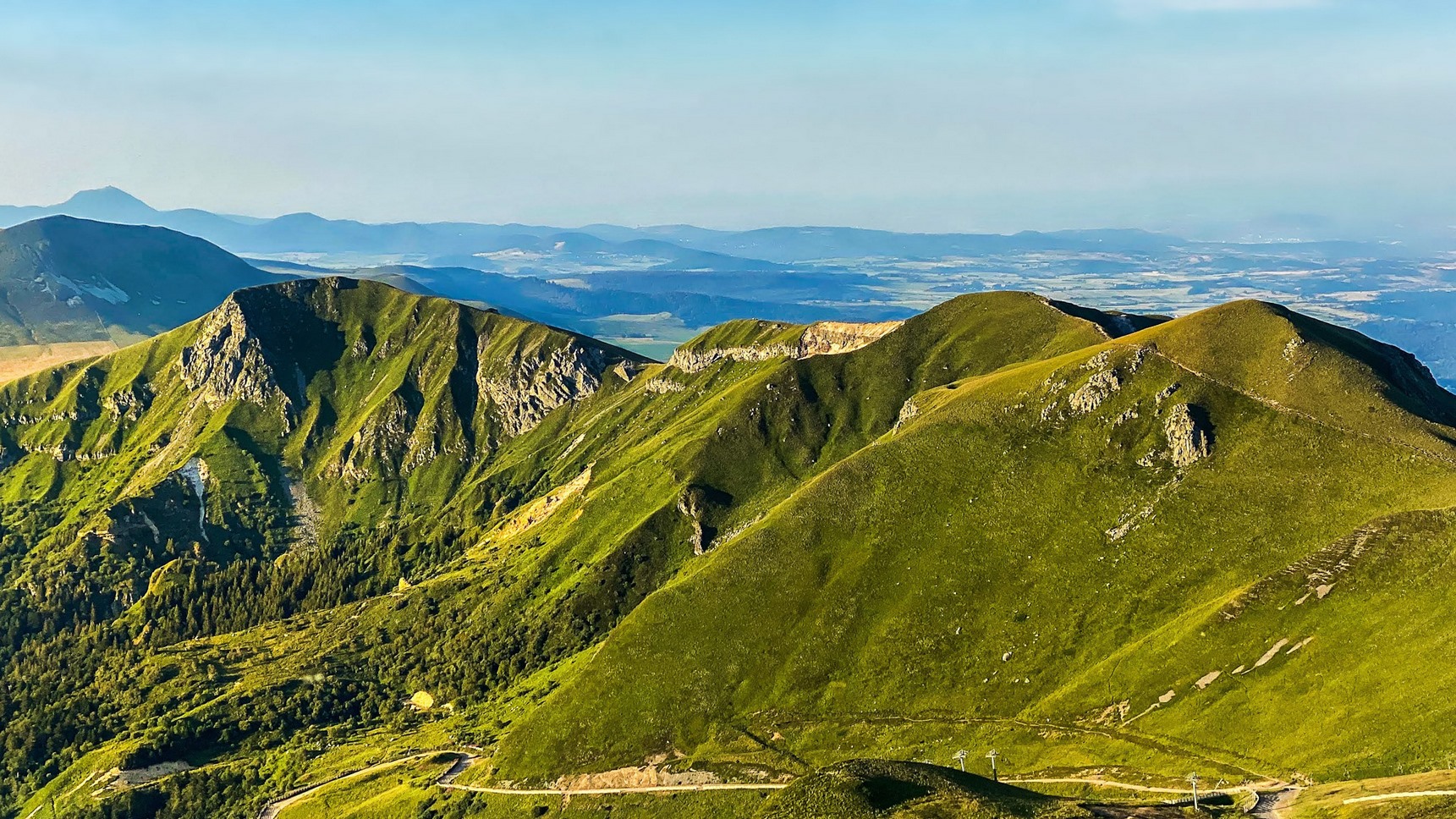 Puy de Sancy, panorama sur les sommets des Monts Dore