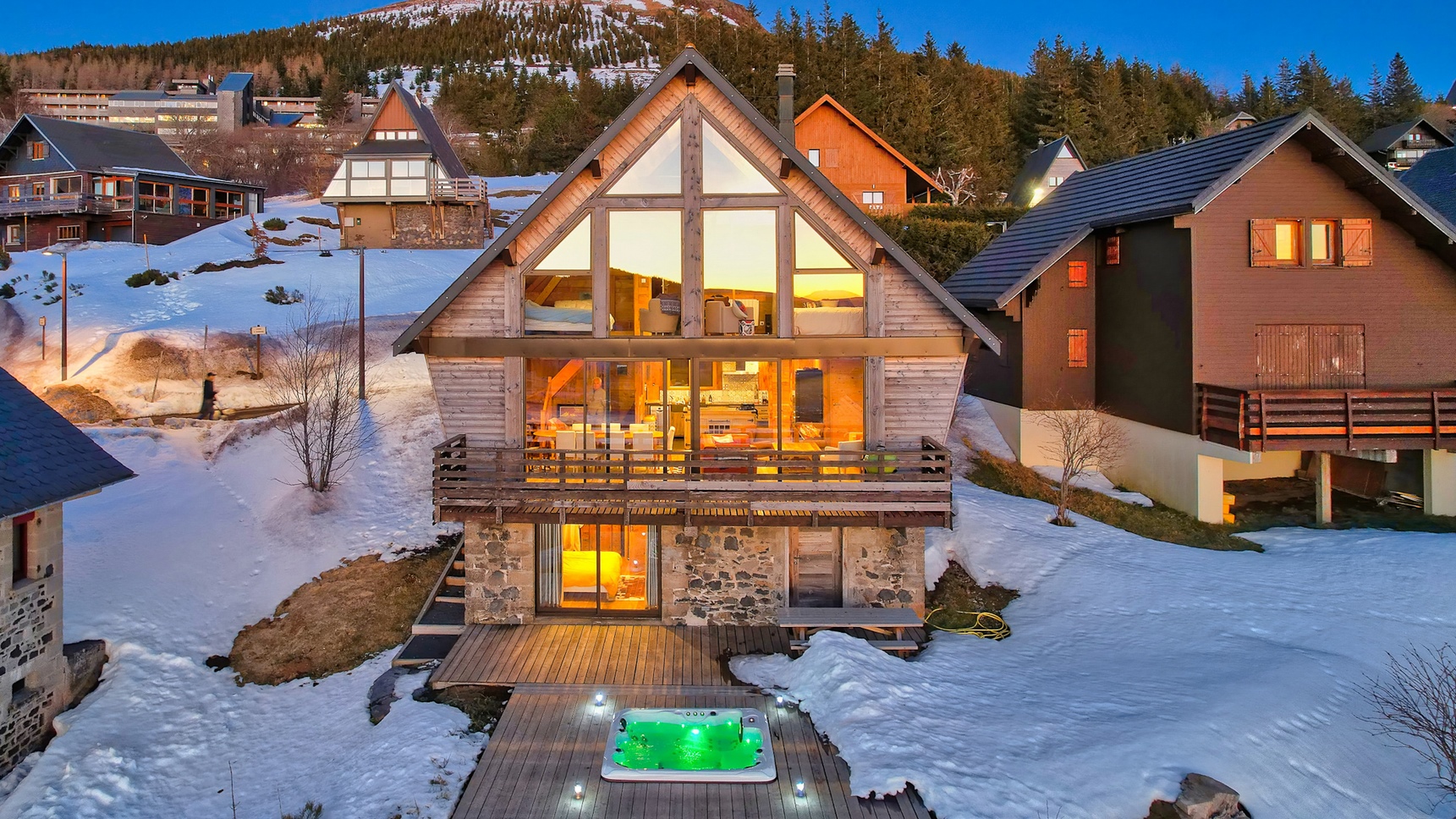 Super Besse, Chalet Cascade à Super Besse centre avec vue et Spa privatif