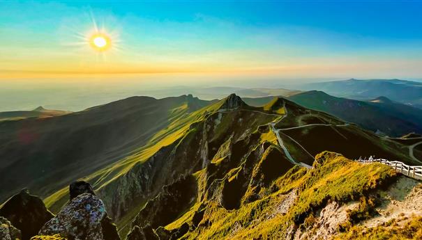 Massif des Dores, coucher de soleil au Puy de Sancy