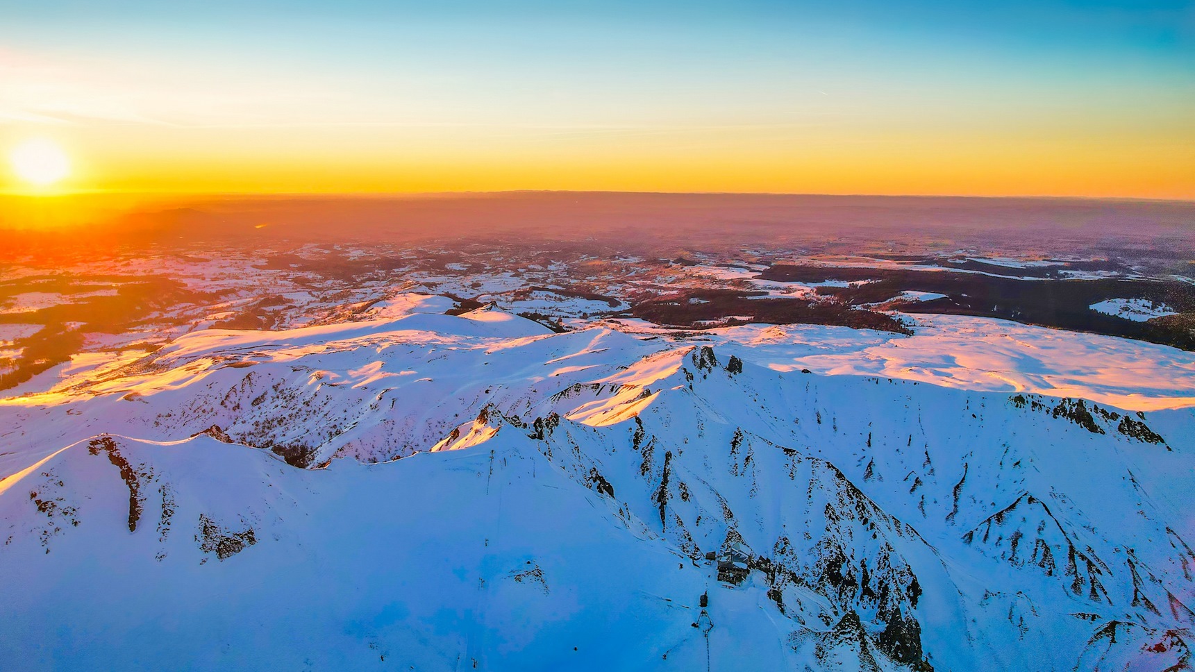 Coucher de Soleil au Puy de Sancy, sur le Val d'Enfer et la Gare d'arrivée du Téléphérique du Sancy
