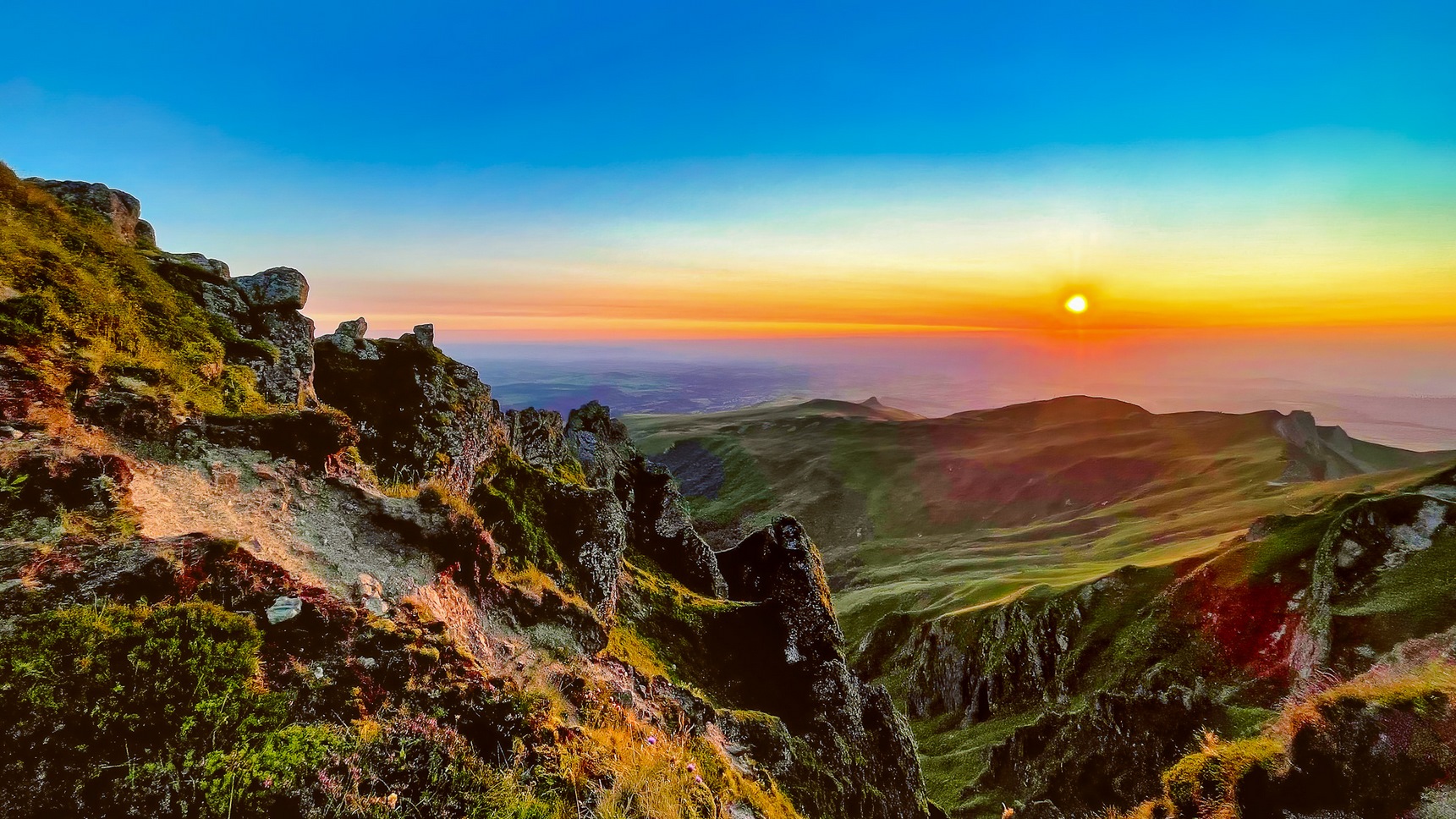 Puy de Sancy, coucher de Soleil sur les aiguilles du Puy de Sancy