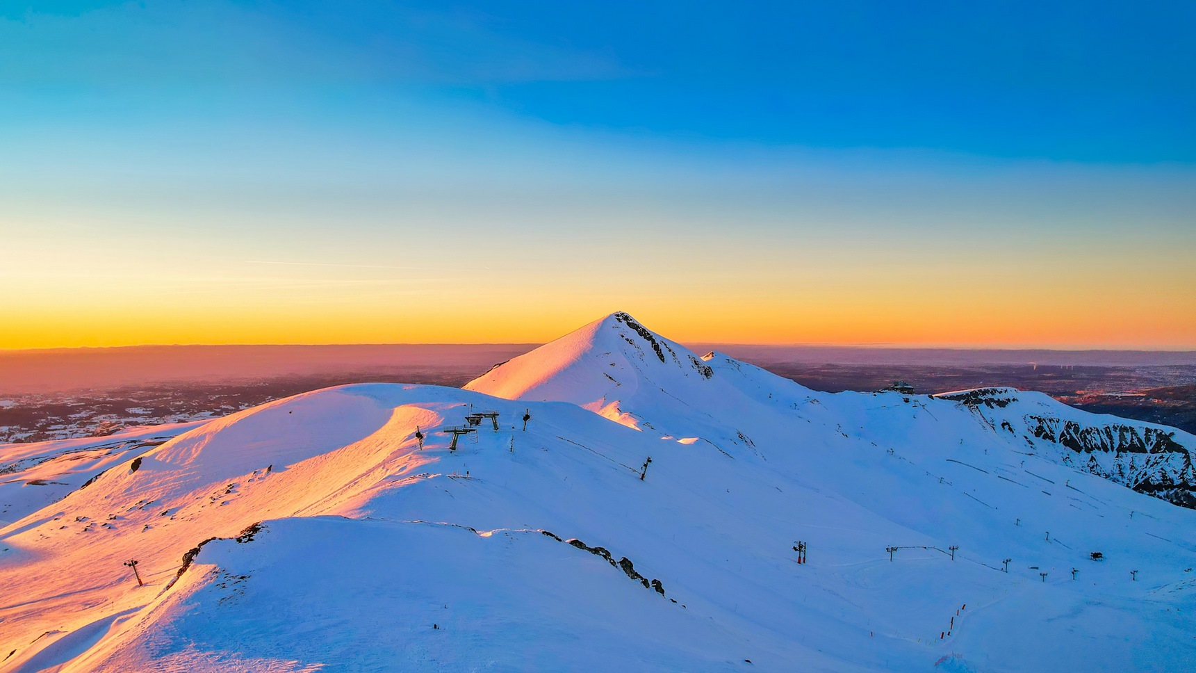 Puy de Sancy, magnifique vue sur le Puy de Sancy et la liaison Super Besse - Mony Dore au soleil couchant