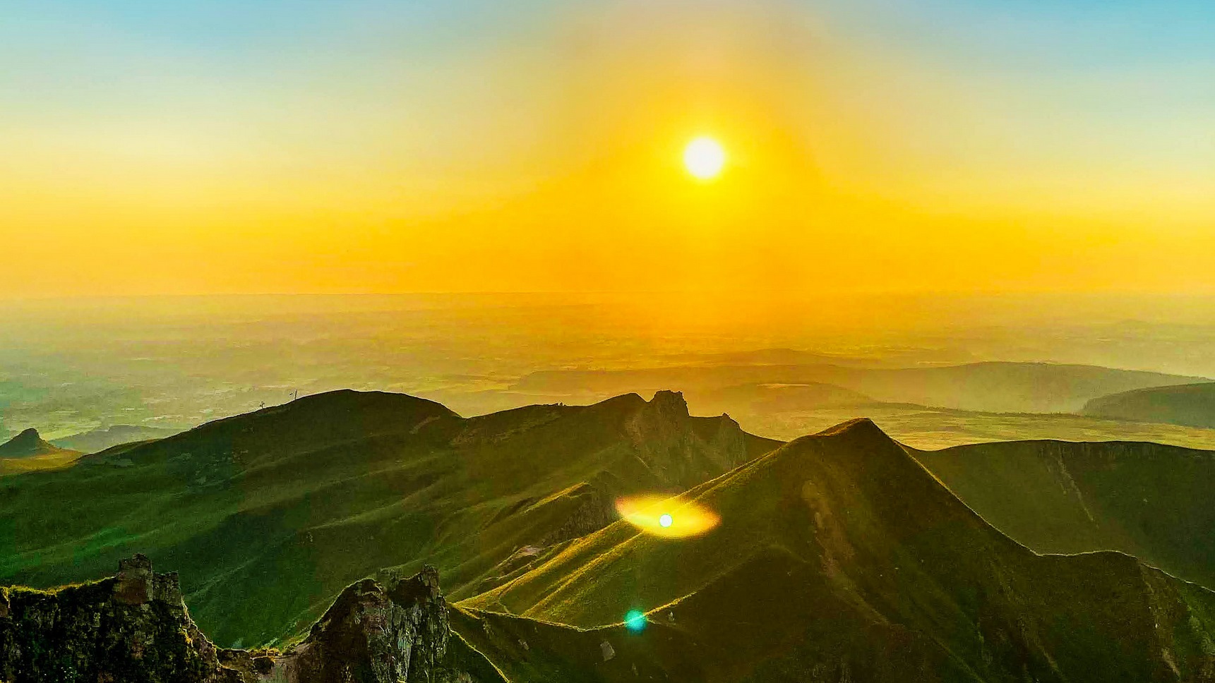Coucher de Soleil au Sommet du Puy de Sancy, coucher de soleil sur le Puy Redon et le chemin des crêtes