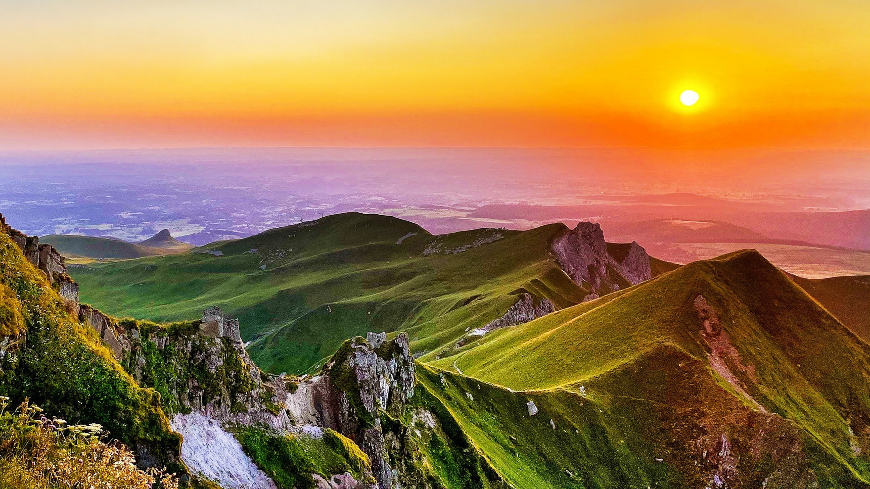 Coucher de Soleil au Puy de Sancy, vue du Pas de l'Ane sur le Puy Redon et le Val d'Enfer