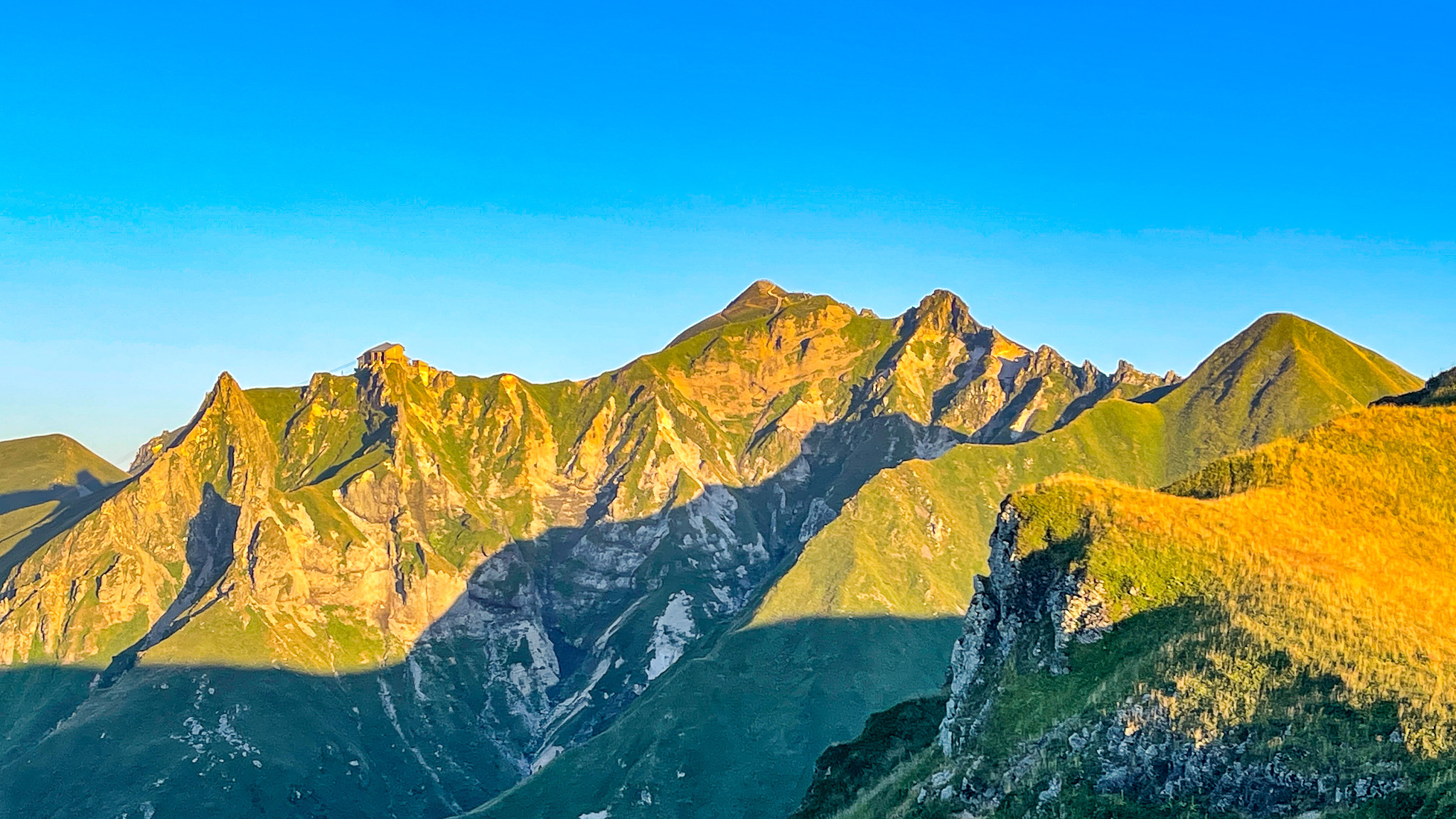 Massif du Sancy, chemin des crêtes, coucher de soleil