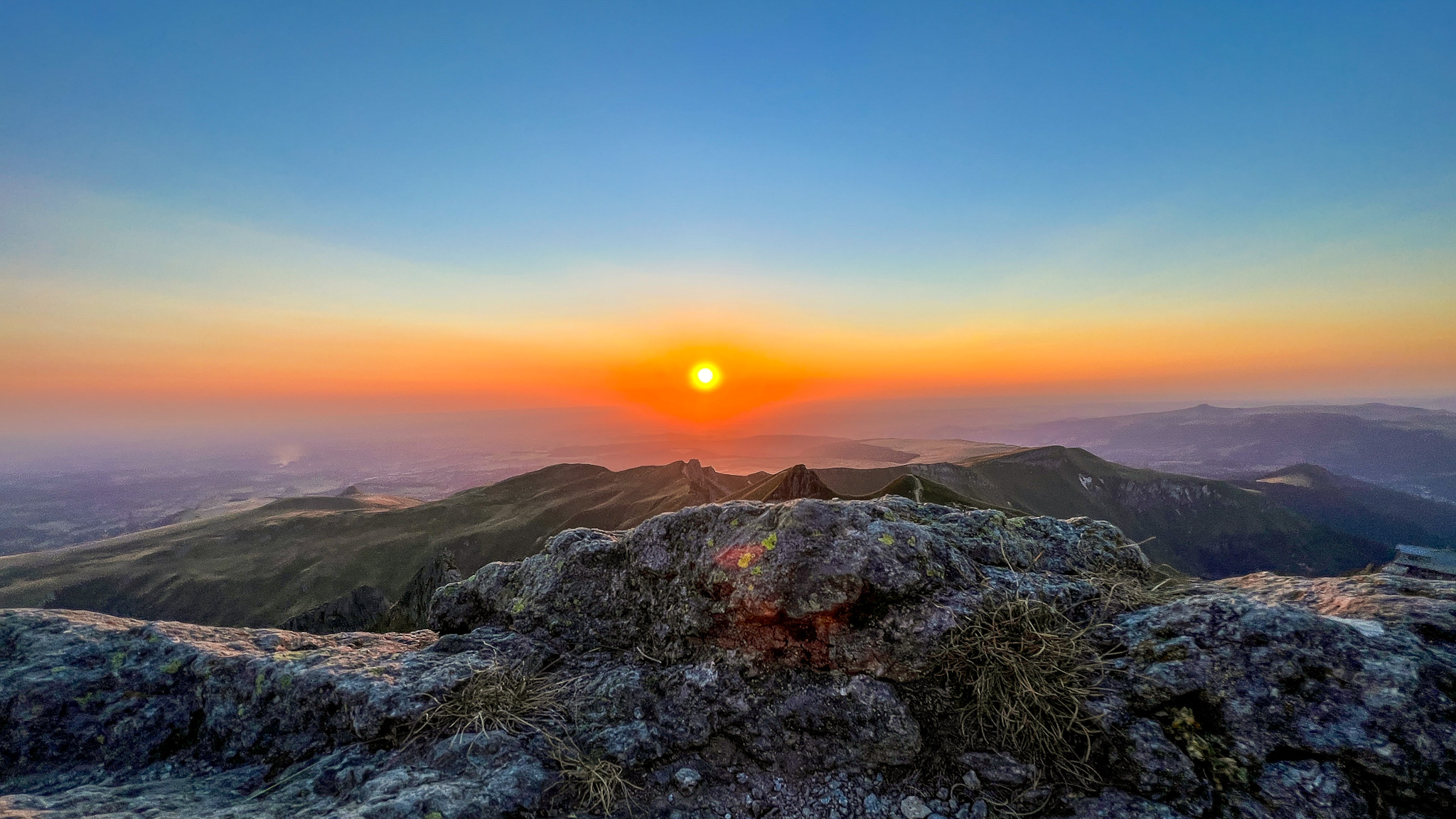 Puy de Sancy, coucher de soleil sur le Massif du Sancy