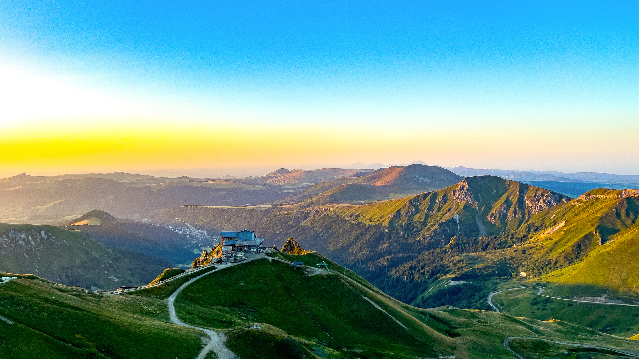 Téléphérique du Sancy, coucher de soleil sur le Massif Adventif