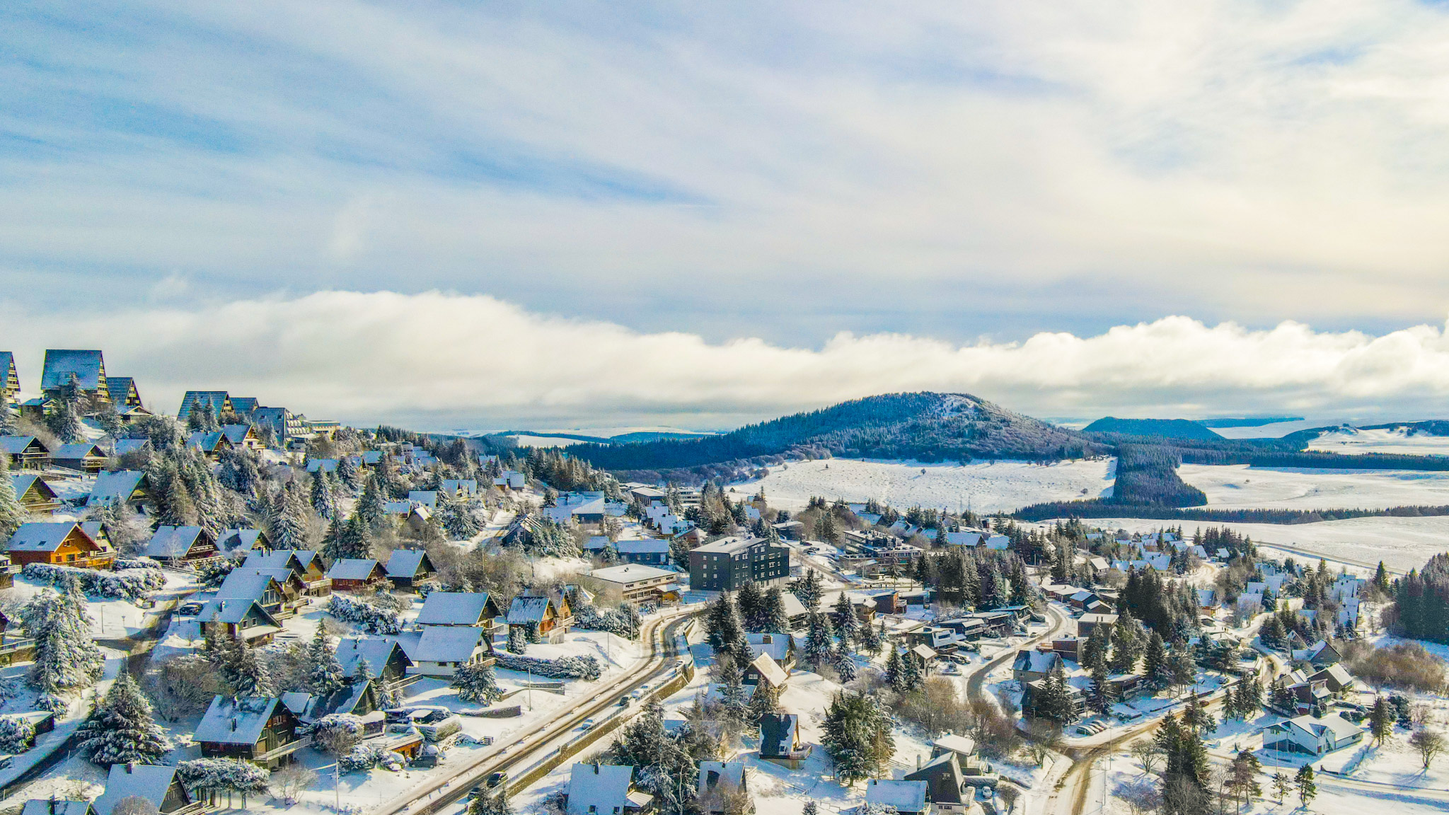 le Puy de Montchal sous la neige vue de Super Besse