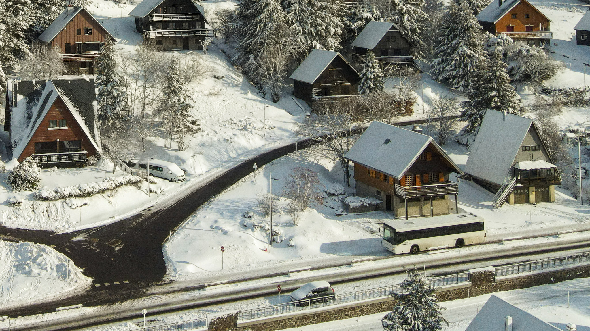 Super Besse vue du ciel, la Navette de la station sous la neige