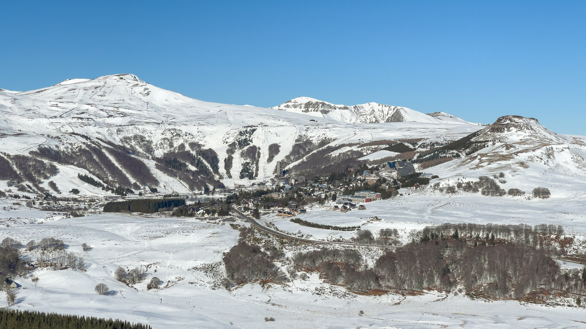 Puy de Montchal, Super Besse et le Puy du Chambourguet
