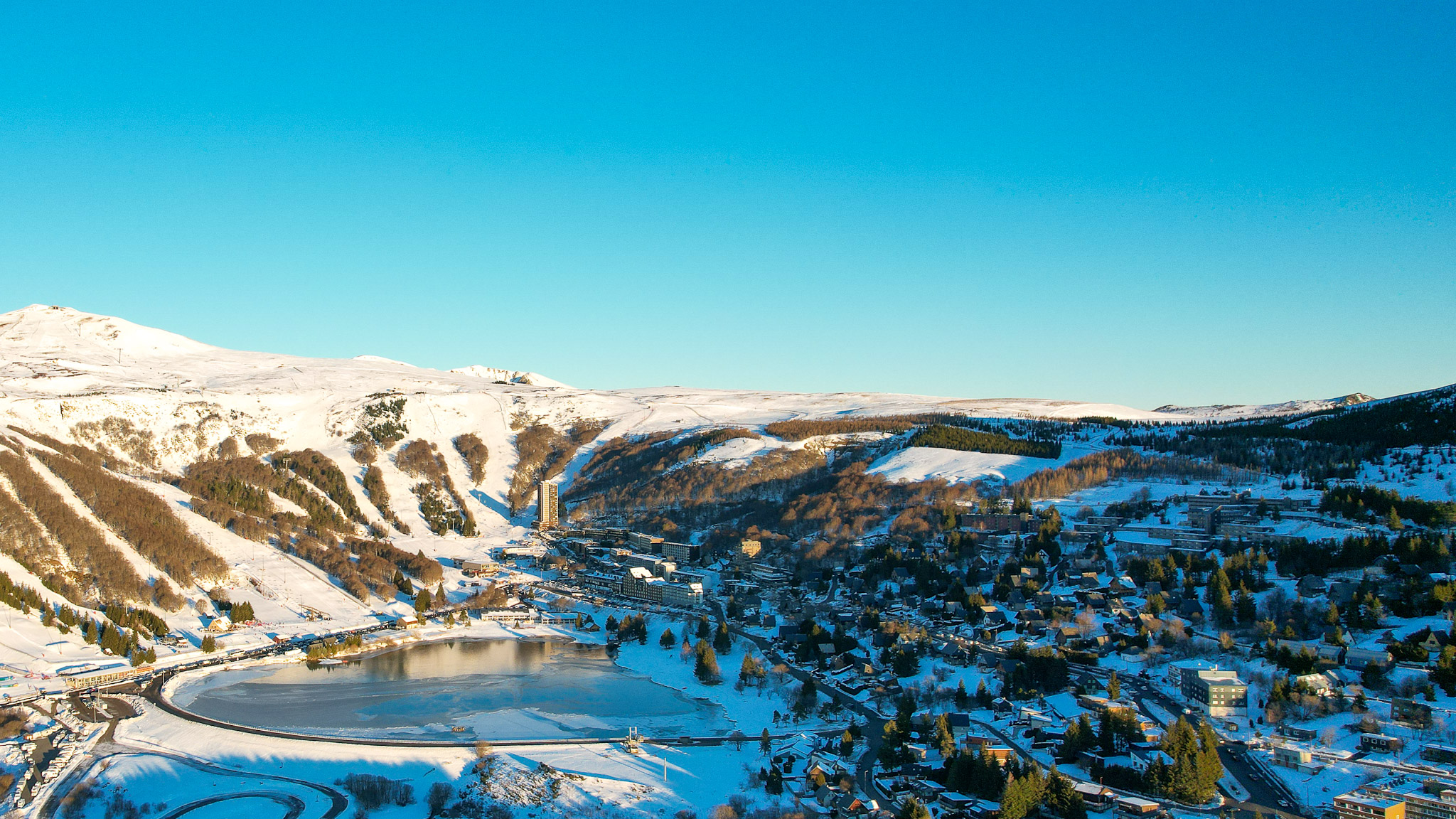 Super Besse vue du Ciel, Du Lac des Hermines au Puy du Chambourguet