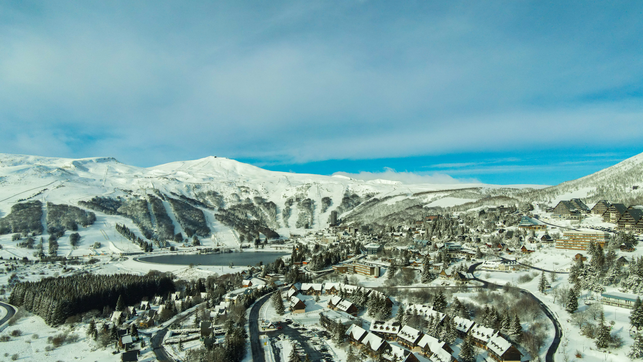 Super Besse vue du ciel, l'enneigement a Super Besse