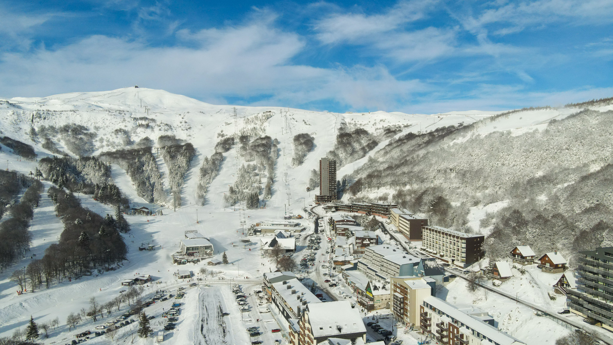 Super Besse sous la neige, le téléphérique de la Perdrix sous la neige