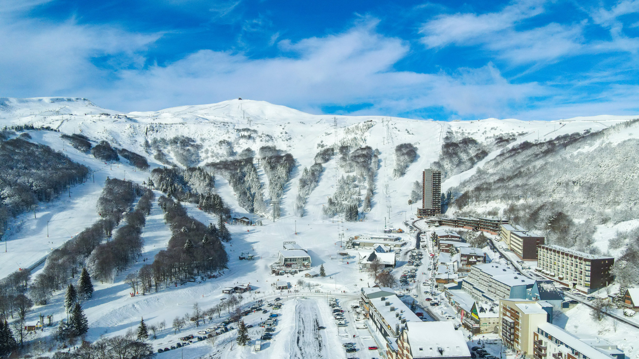 Super Besse vue du Ciel, panorama de Super Besse sous la neige