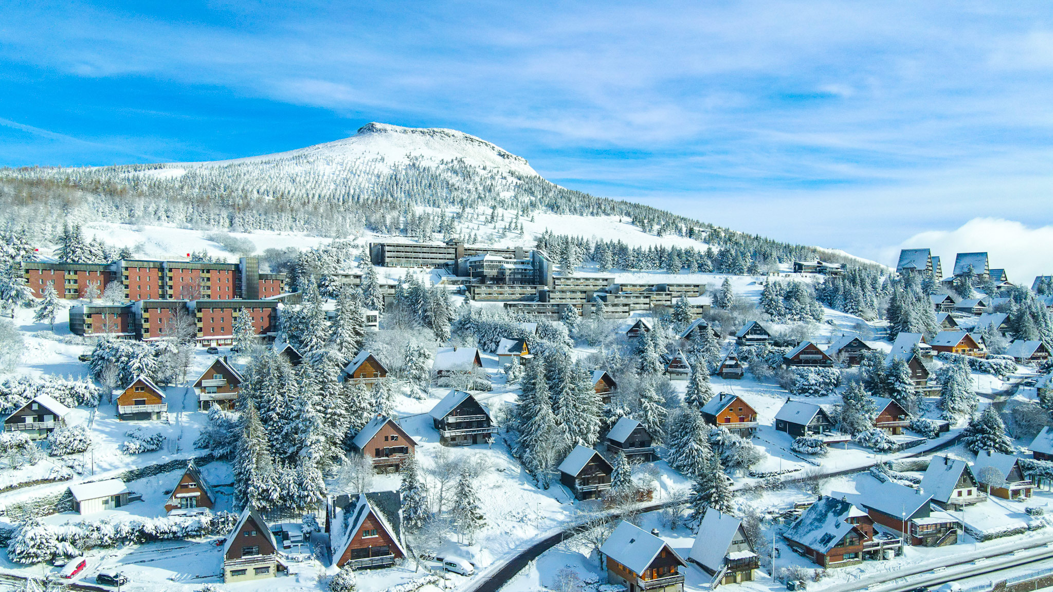 Super Besse, le Puy du Chambourguet sous la neige