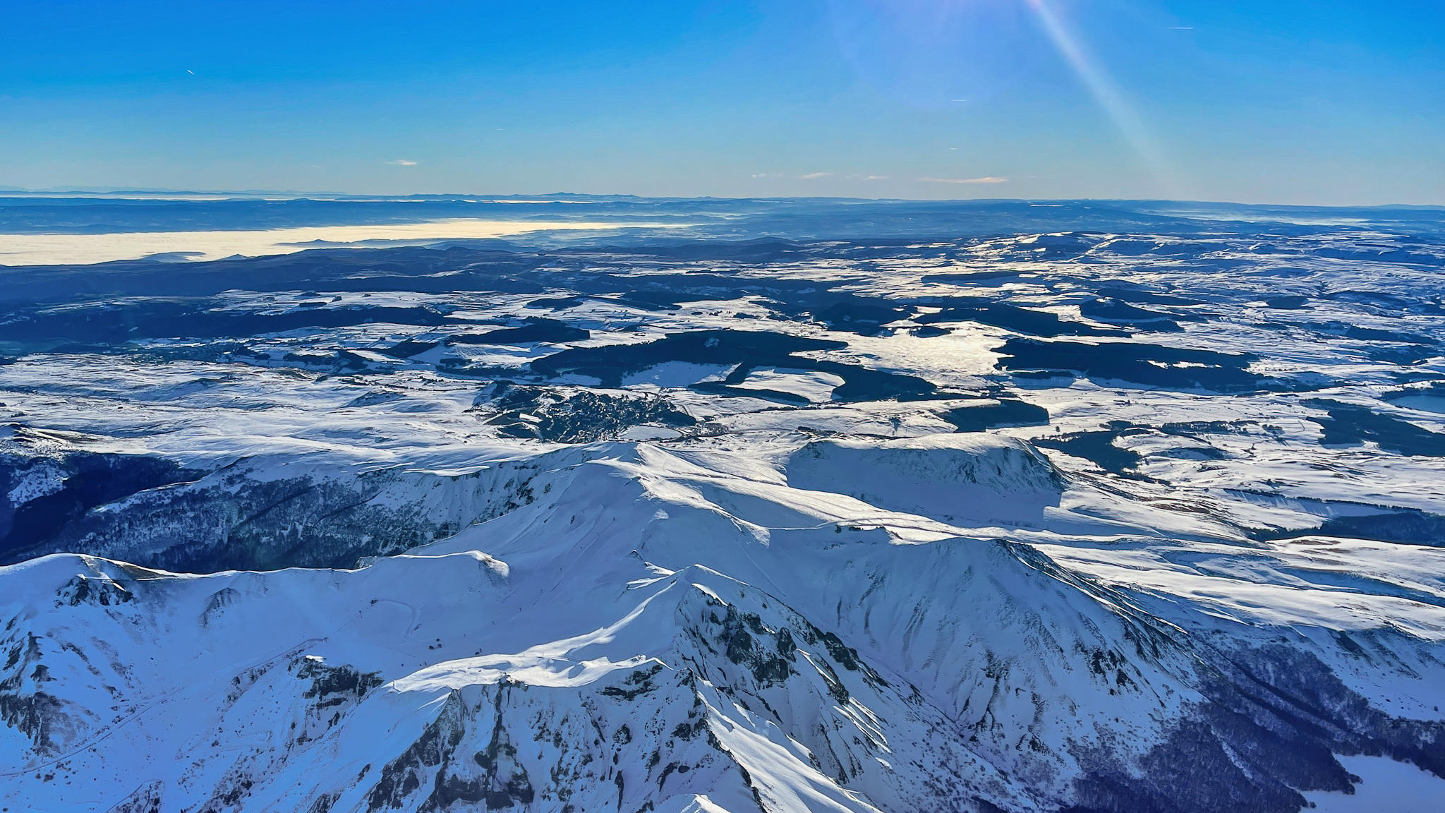 Massif Central, Massif du Sancy en Montgolfiere, le Puy de Sancy, le Puy Ferrand et La Station de Super Besse