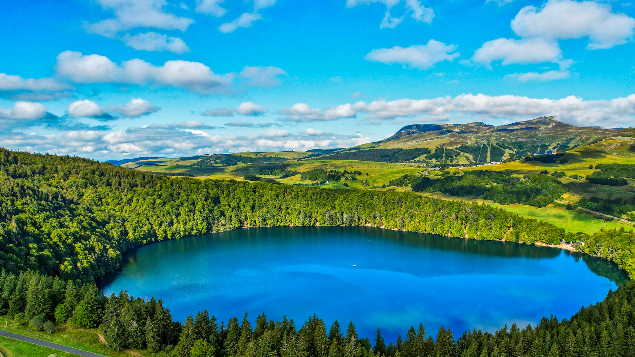 Le Lac Pavin - Lac vu du ciel
