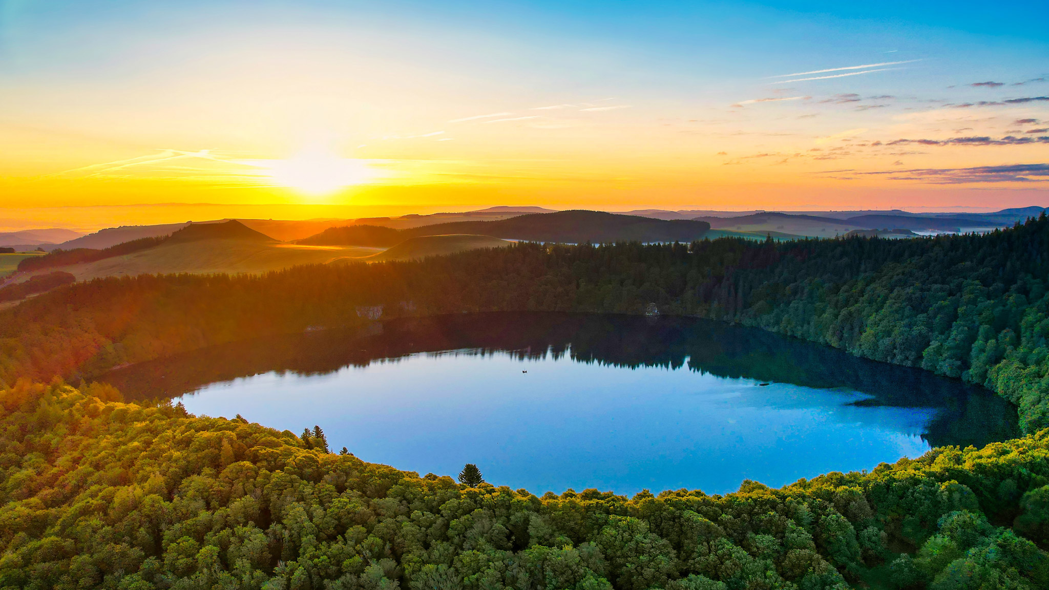 Lac Pavin, Lever de Soleil automnale