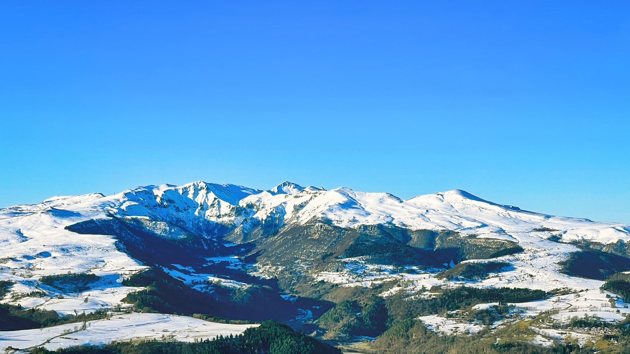La Vallée de Chaudefour vue du Lac Chambon