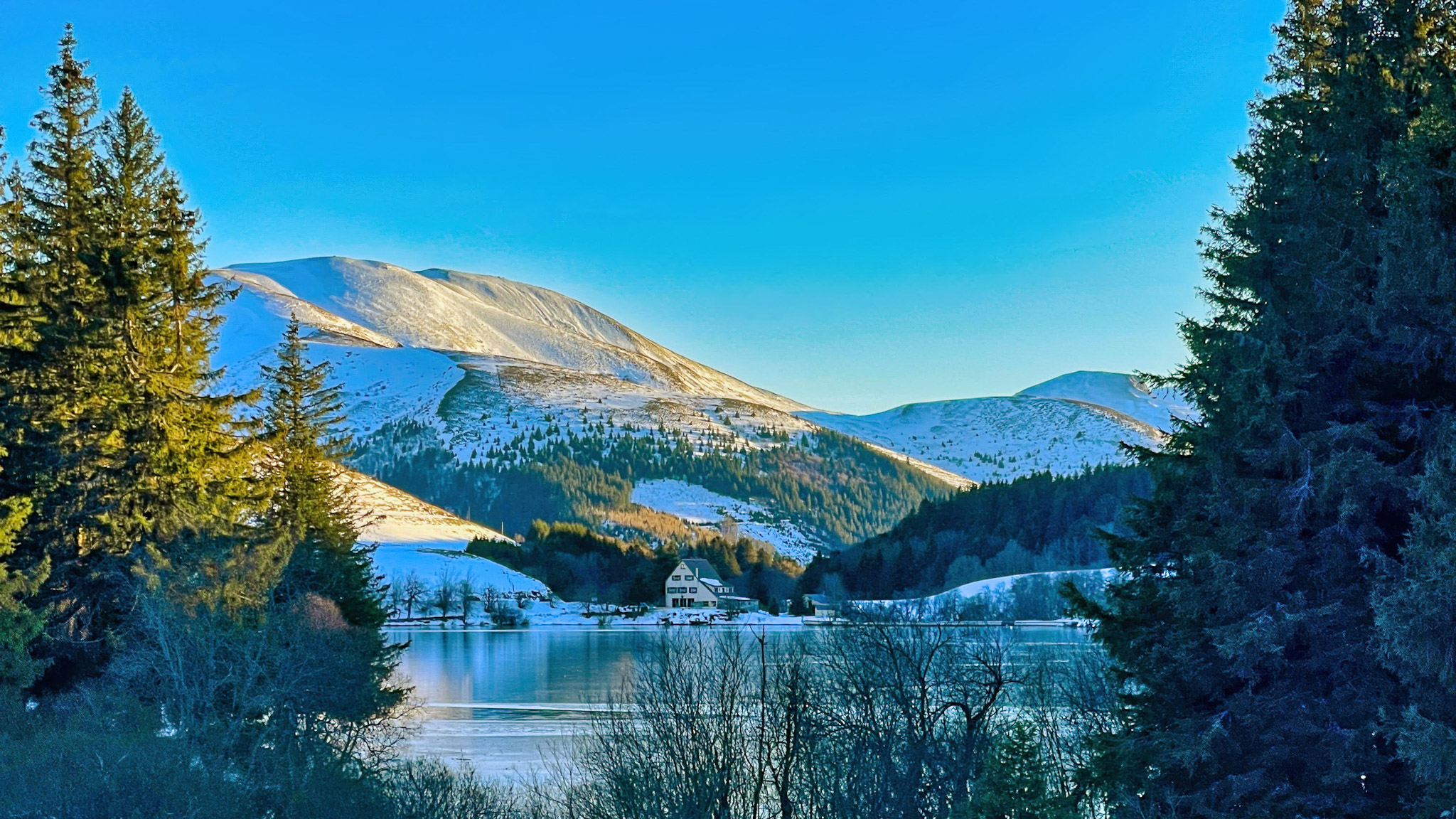 Le Mont Dore, belle vue sur le Lac de Guéry