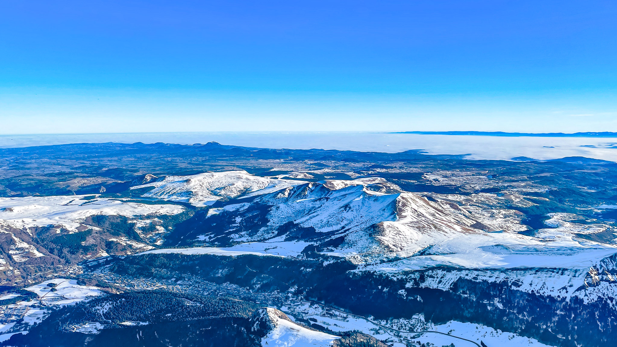 Les Monts Dore: le Massif Adventif, le Puy de l'Angle