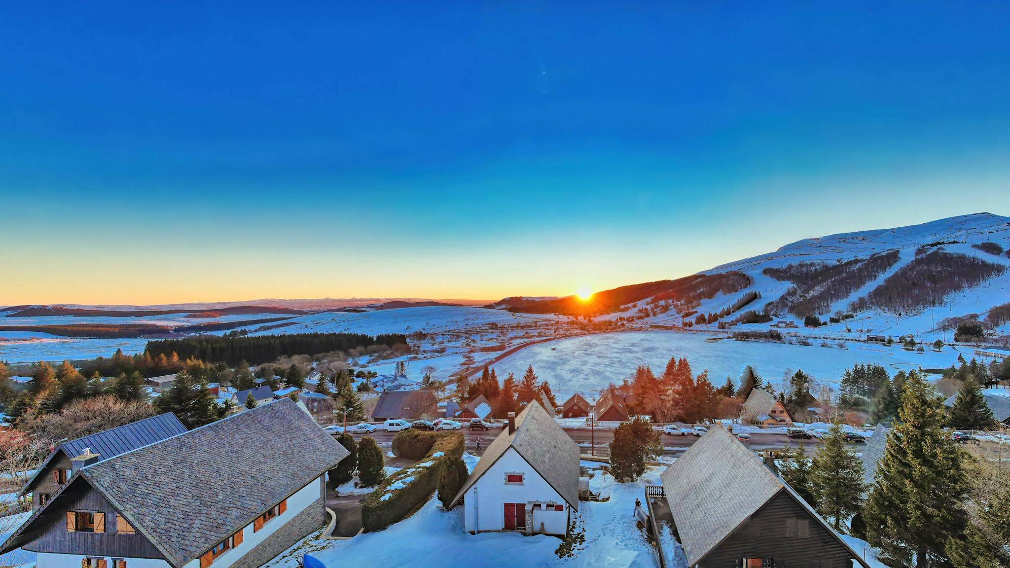 Coucher de soleil à Super Besse, et sur la campagne auvergnate