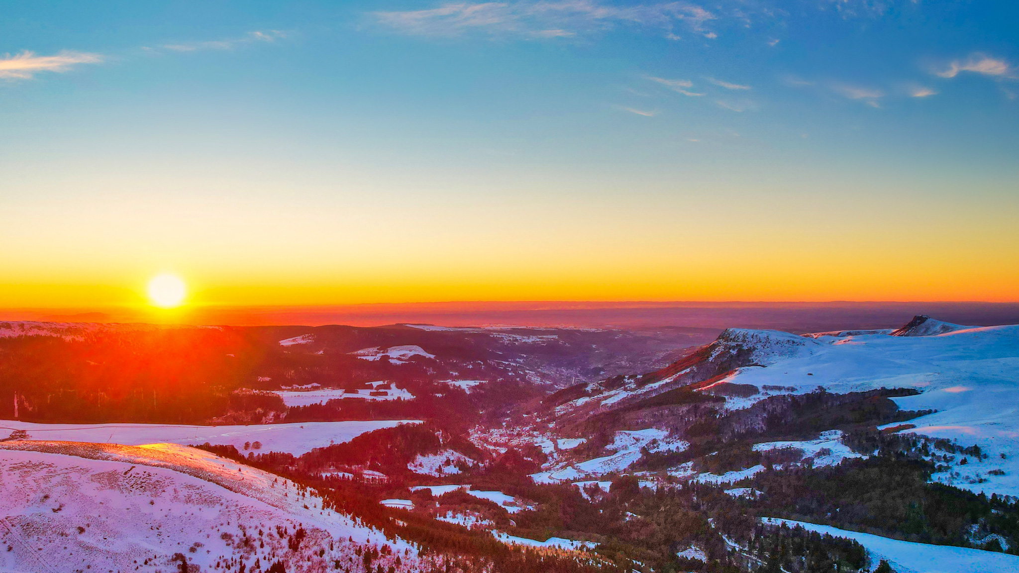 Puy de la Tache, coucher de soleil sur le Puy Gros et la Banne d'Ordanche