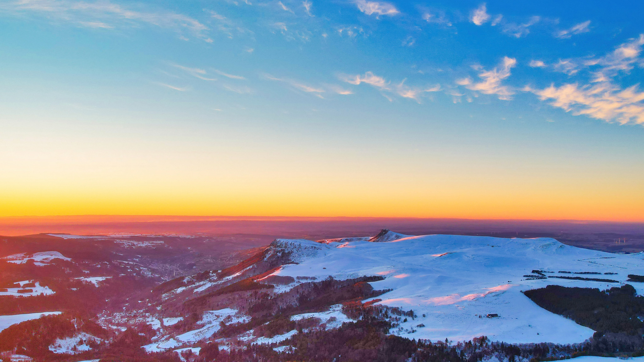 Puy de la Tache, coucher de soleil sur la Banne d'Ordanche et le Puy Gros