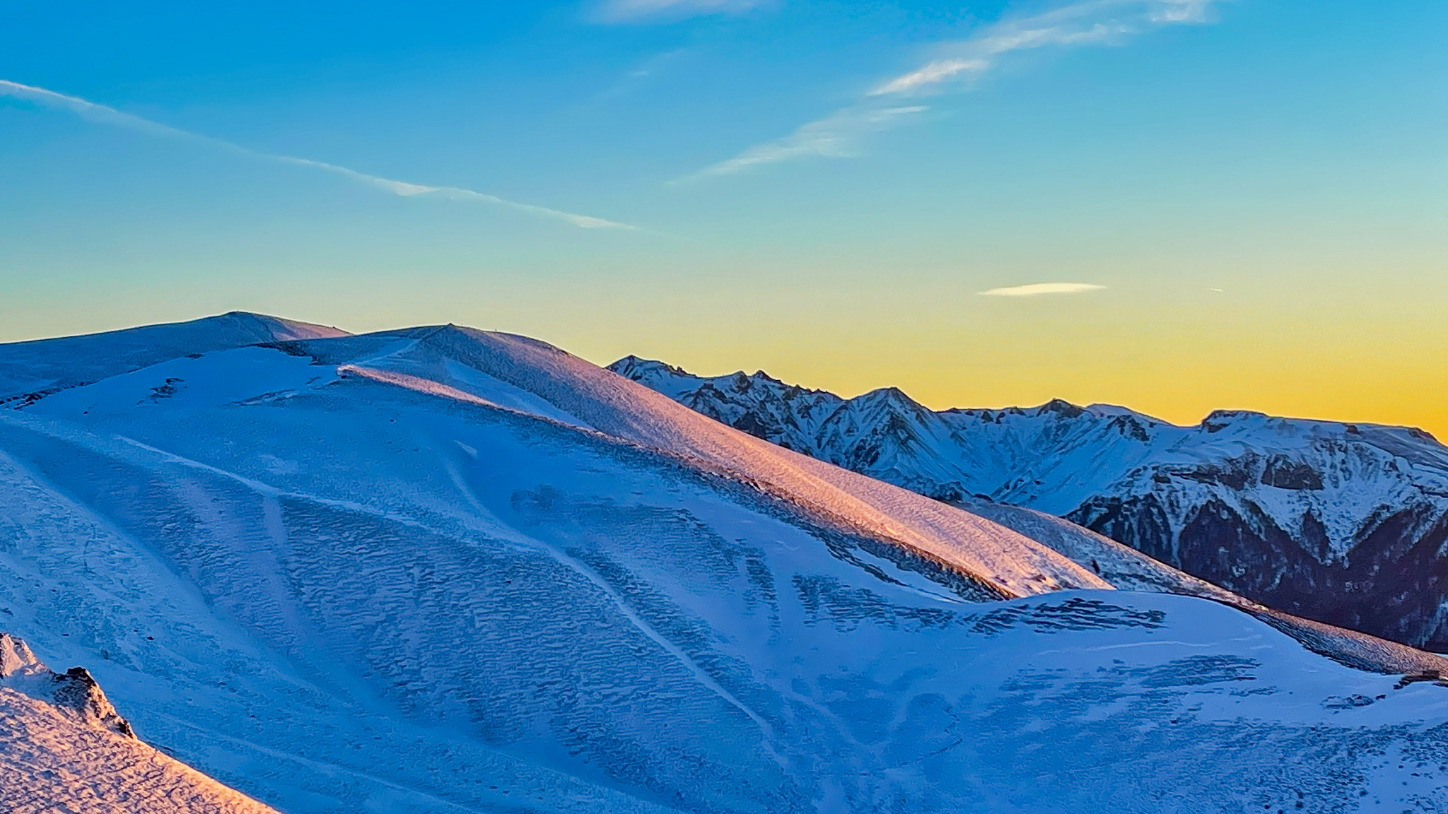 Puy de la Tache, coucher de soleil sur le Puy de l'Angle et le Massif du Sancy