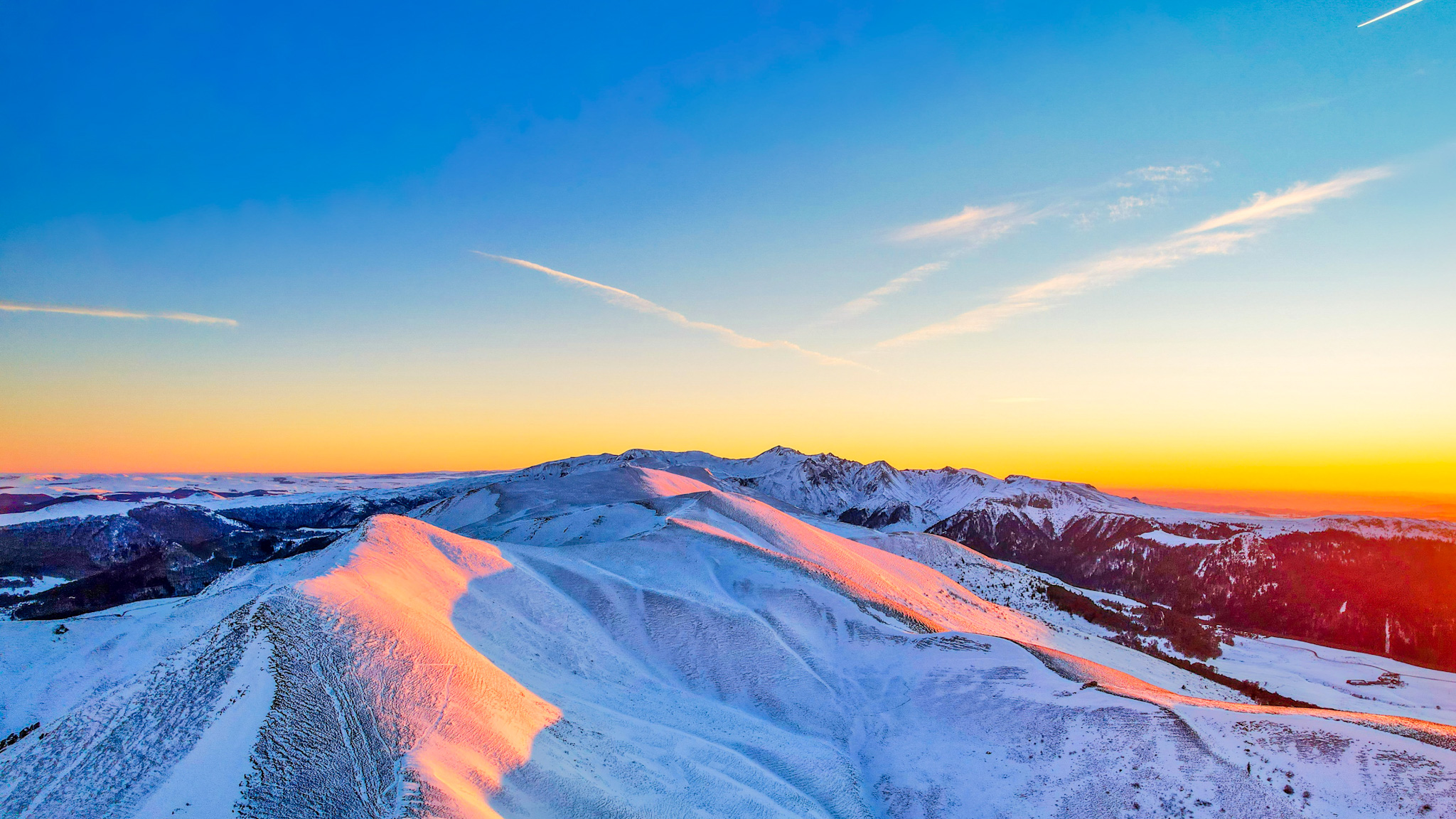 Puy de la Tache, coucher de soleil sur le Puy de Monne, le Puy du Barbier, le Puy de l'Angle et le Puy de Sancy