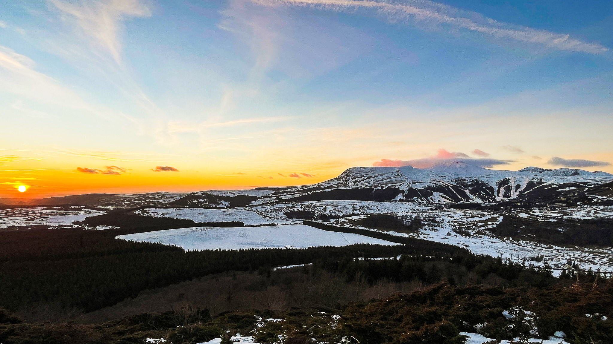 Puy de Montchal, coucher de Soleil