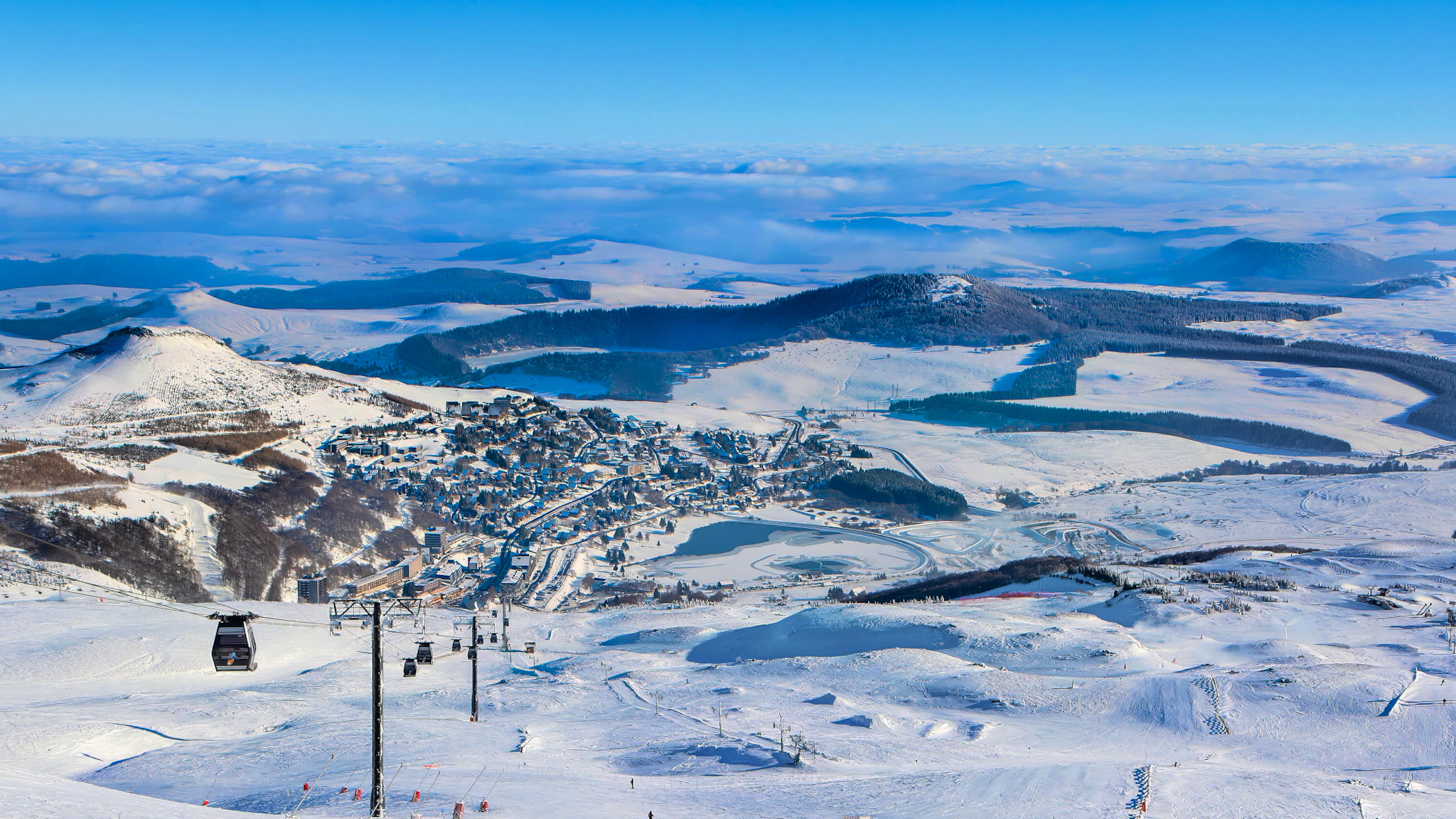 Station de ski de Super Besse vue du Puy de la Perdrix