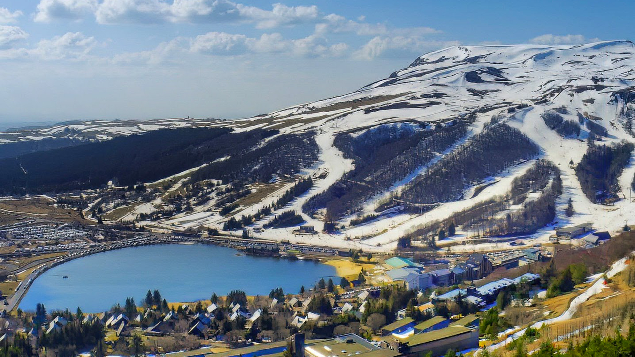 Au Sommet du Puy de Chambourguet, la station de Super Besse