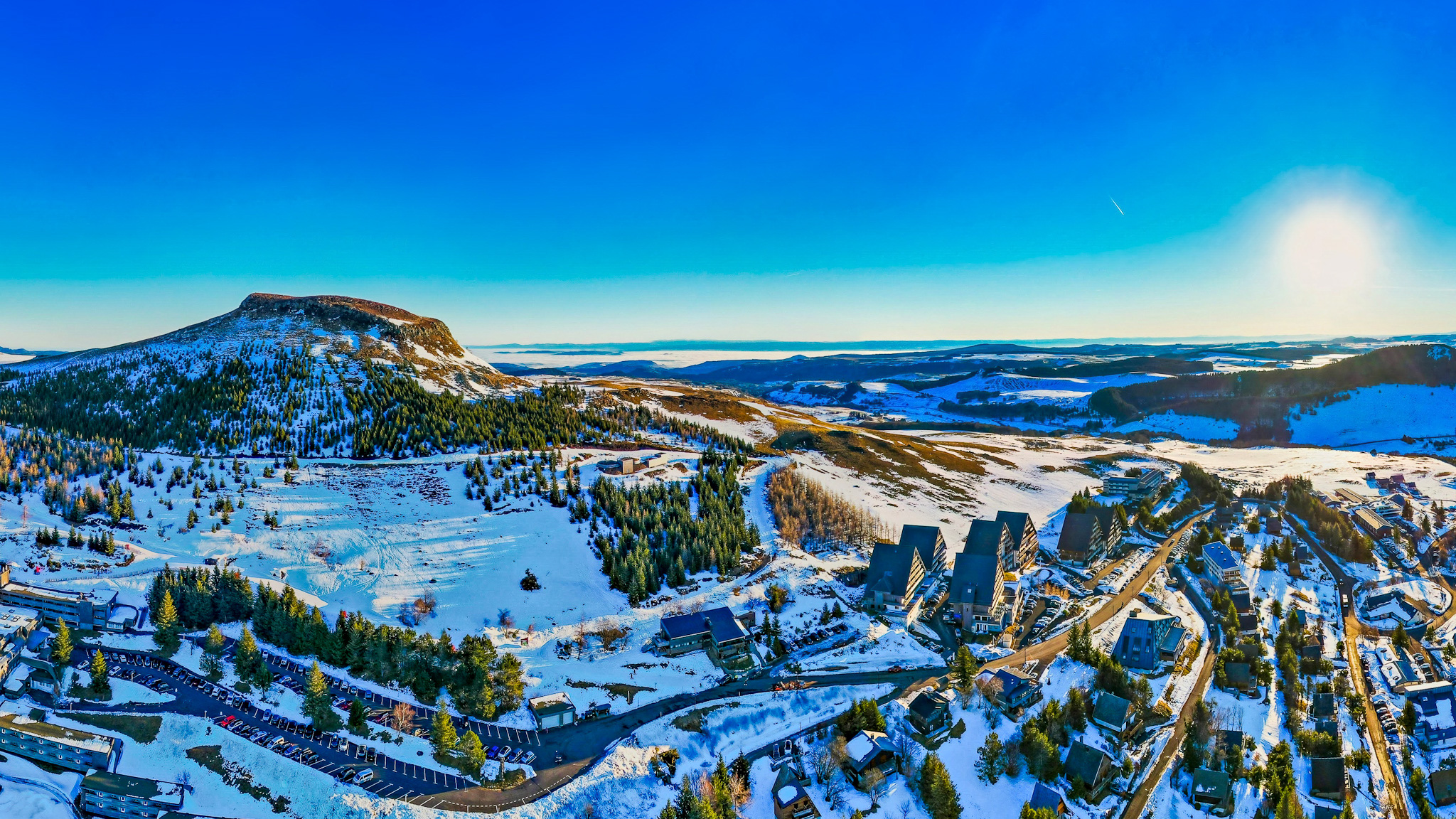 Puy de Chambourguet, lever de soleil sur Super Besse