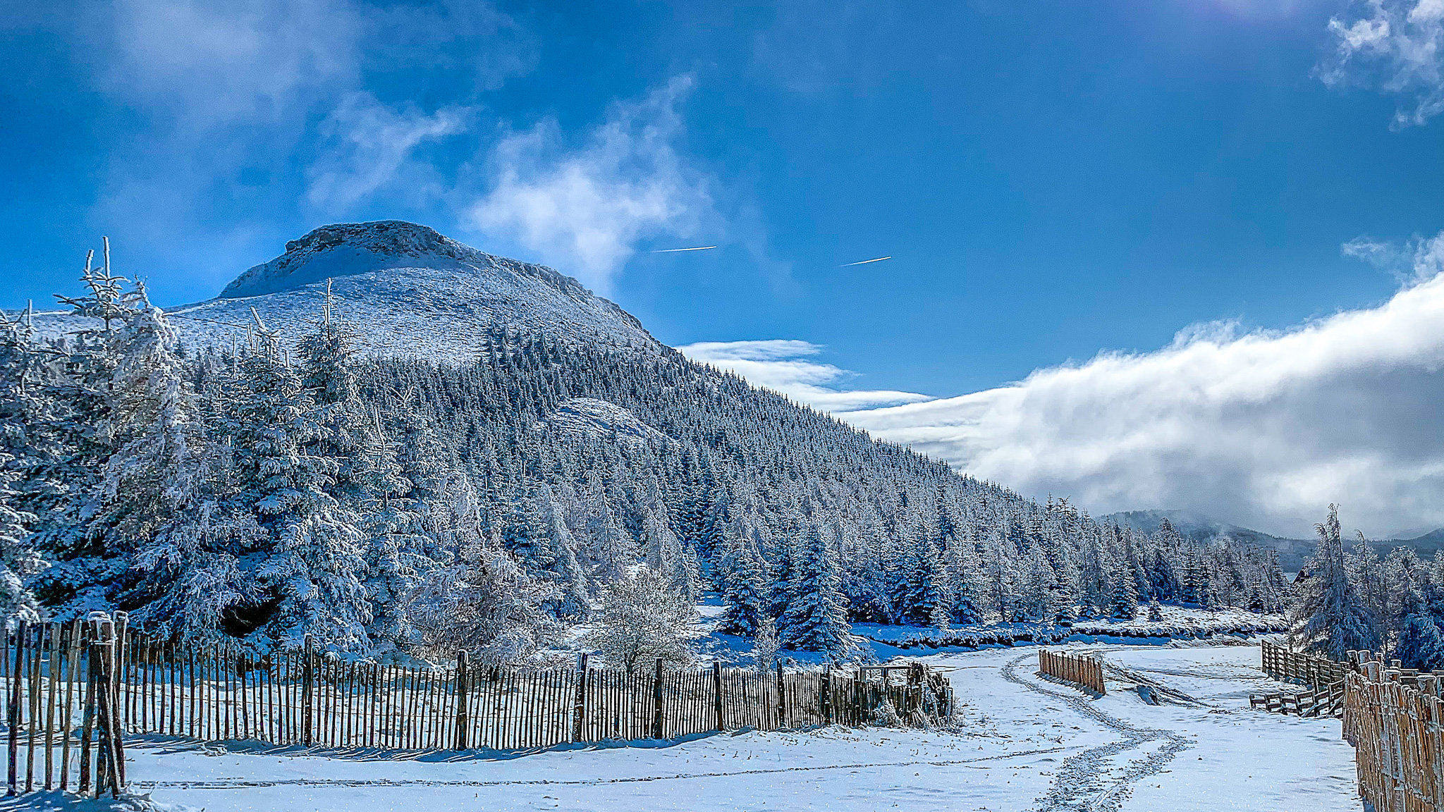 Le Puy de Chambourguet, vue de la piste Bois Joli