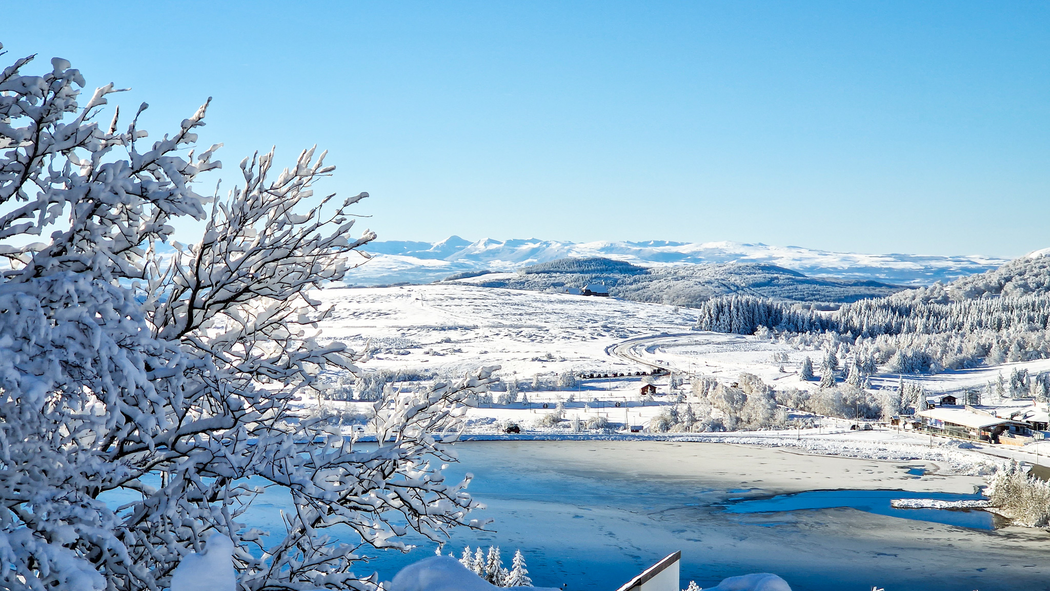 Super Besse, belle vue sur les Monts du Cantal