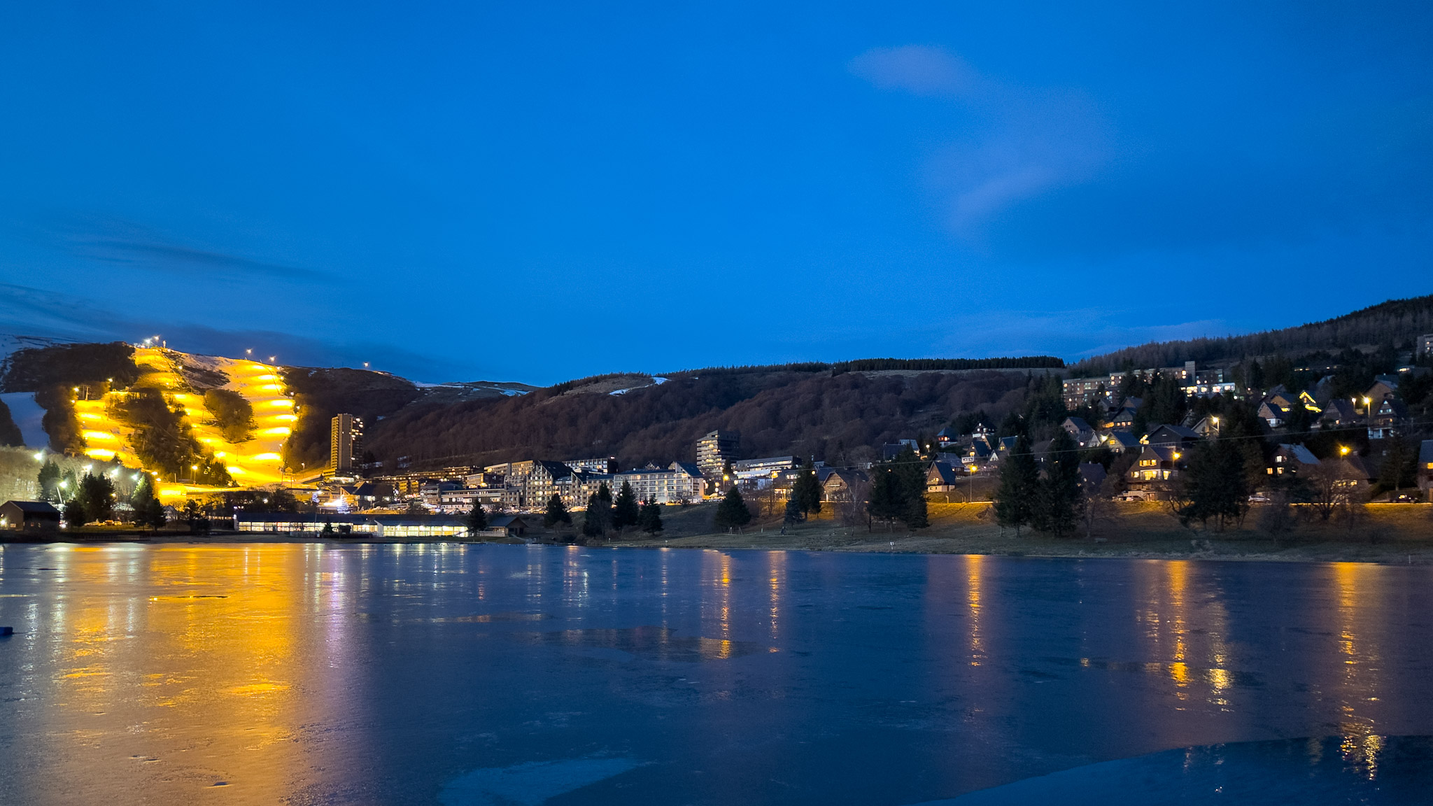 Super Besse, vue du Lac des Hermines