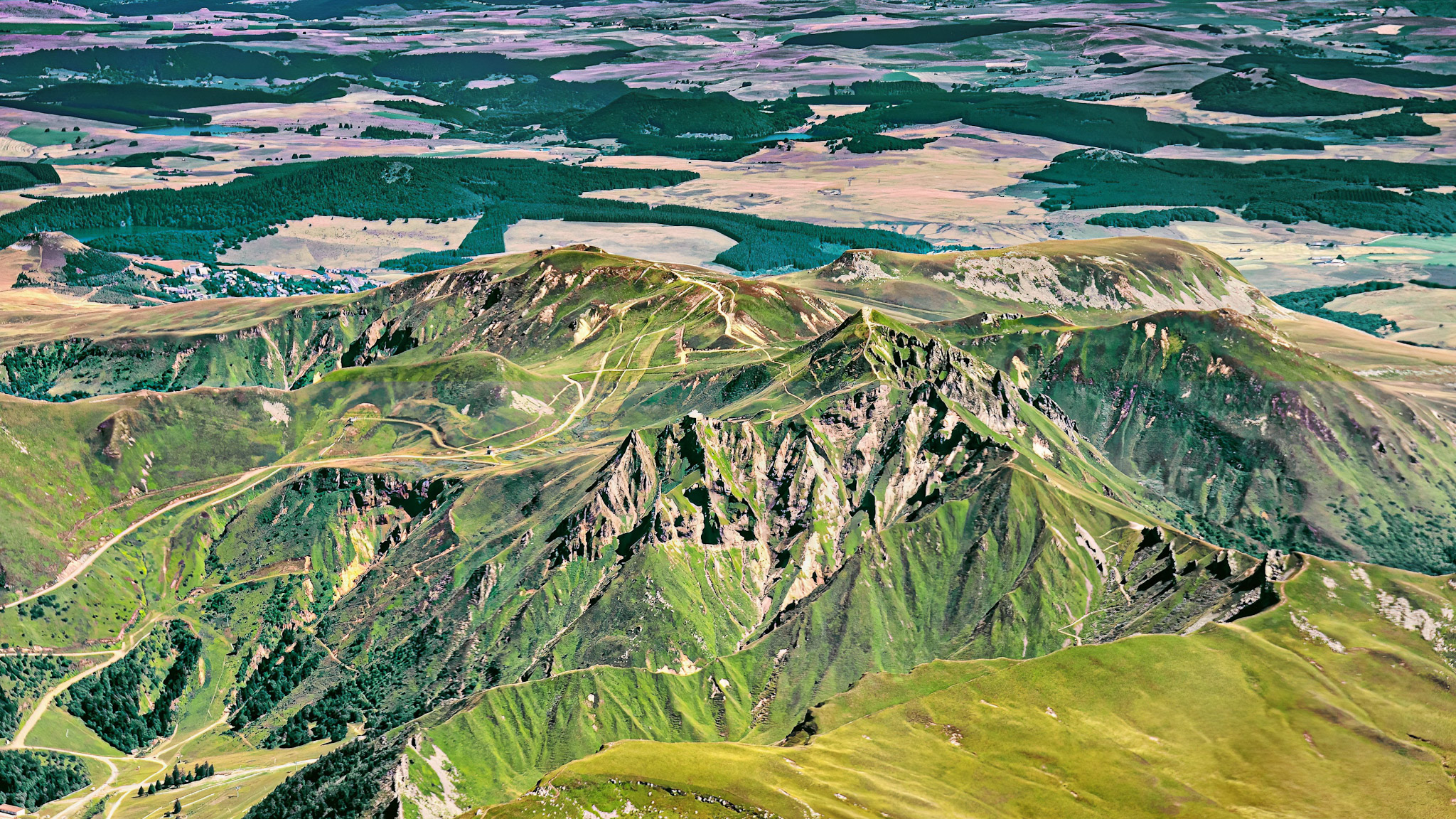 Massif du Sancy, belle vue sur le Puy de Sancy et Super Besse