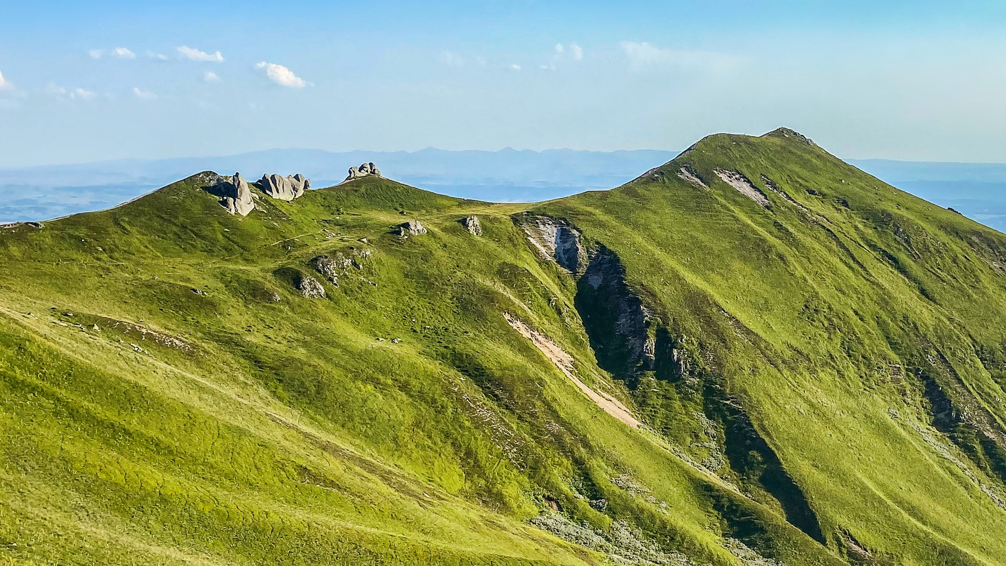 Super Besse, Belle vue sur le Puy Gros avant la Montée au sommet du Puy de Sancy