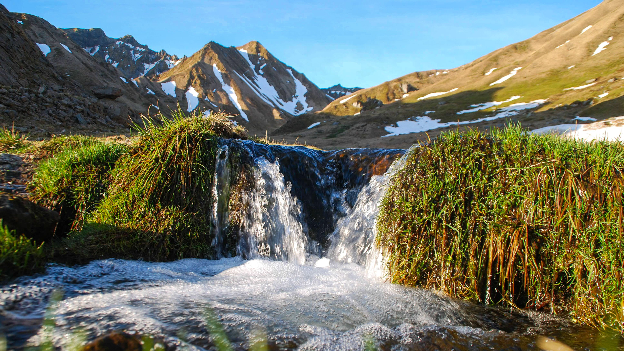 Le Val de Courre à la Fonte des neiges dans le Massif du Sancy