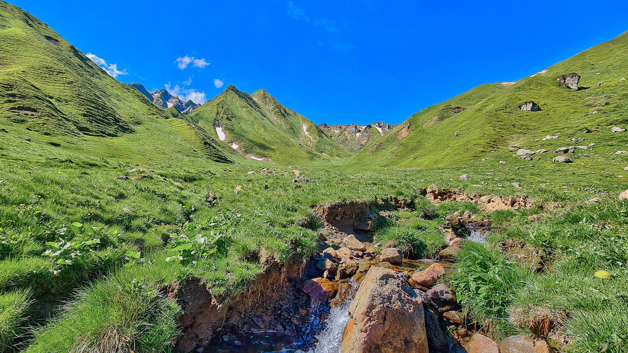Val de Courre, le Ruisseau du Val de Courre aux origines de la Dordogne
