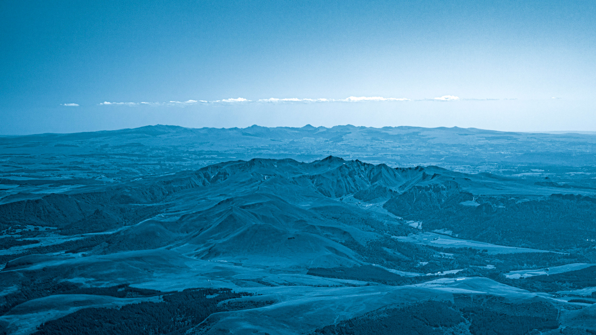 Le Massif Montagneux des Monts Dore et les Monts du Cantal