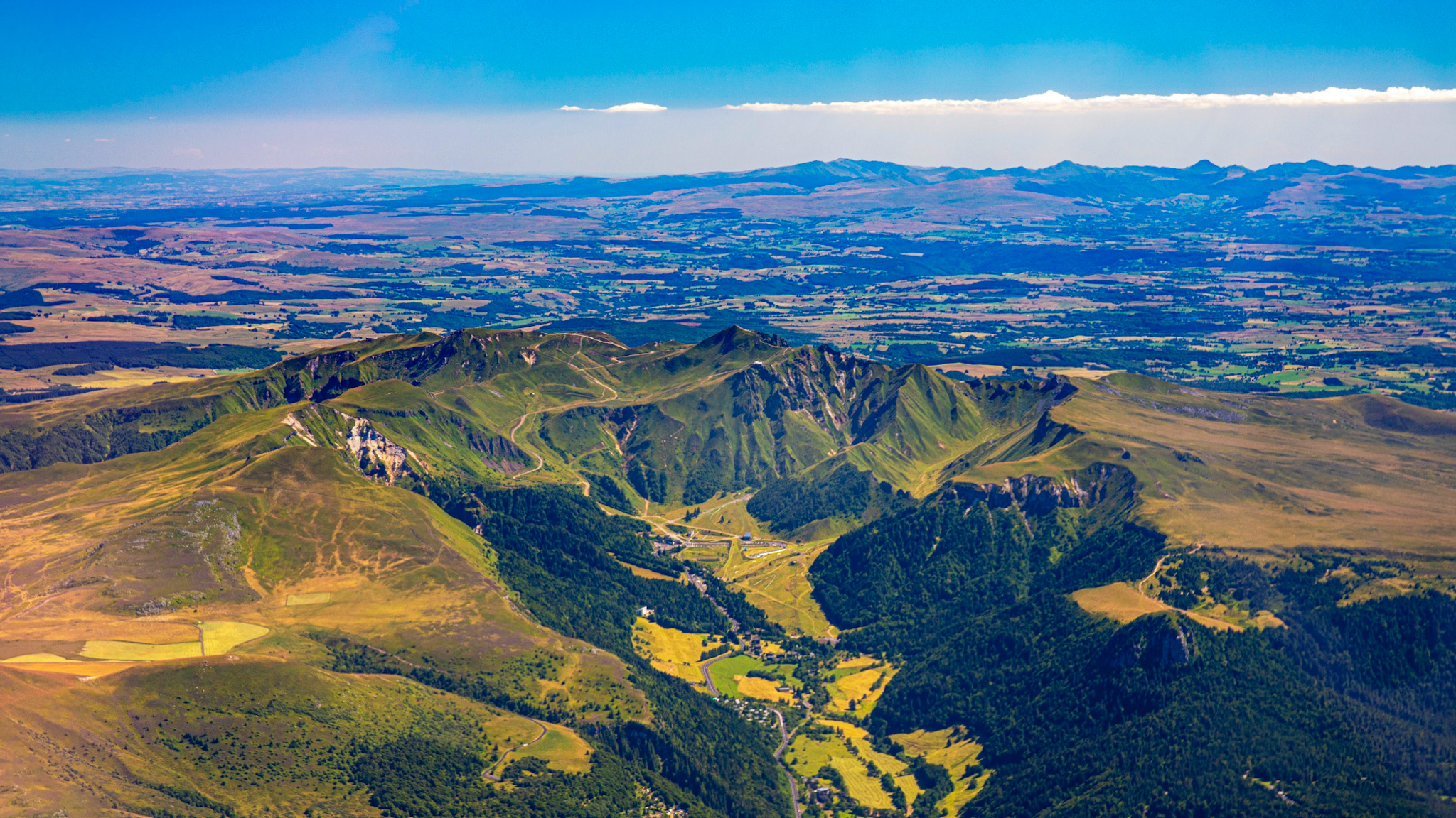 Massif du Sancy: le Puy des Crebasses, le Puy de Cacadogne, le Puy de Sancy