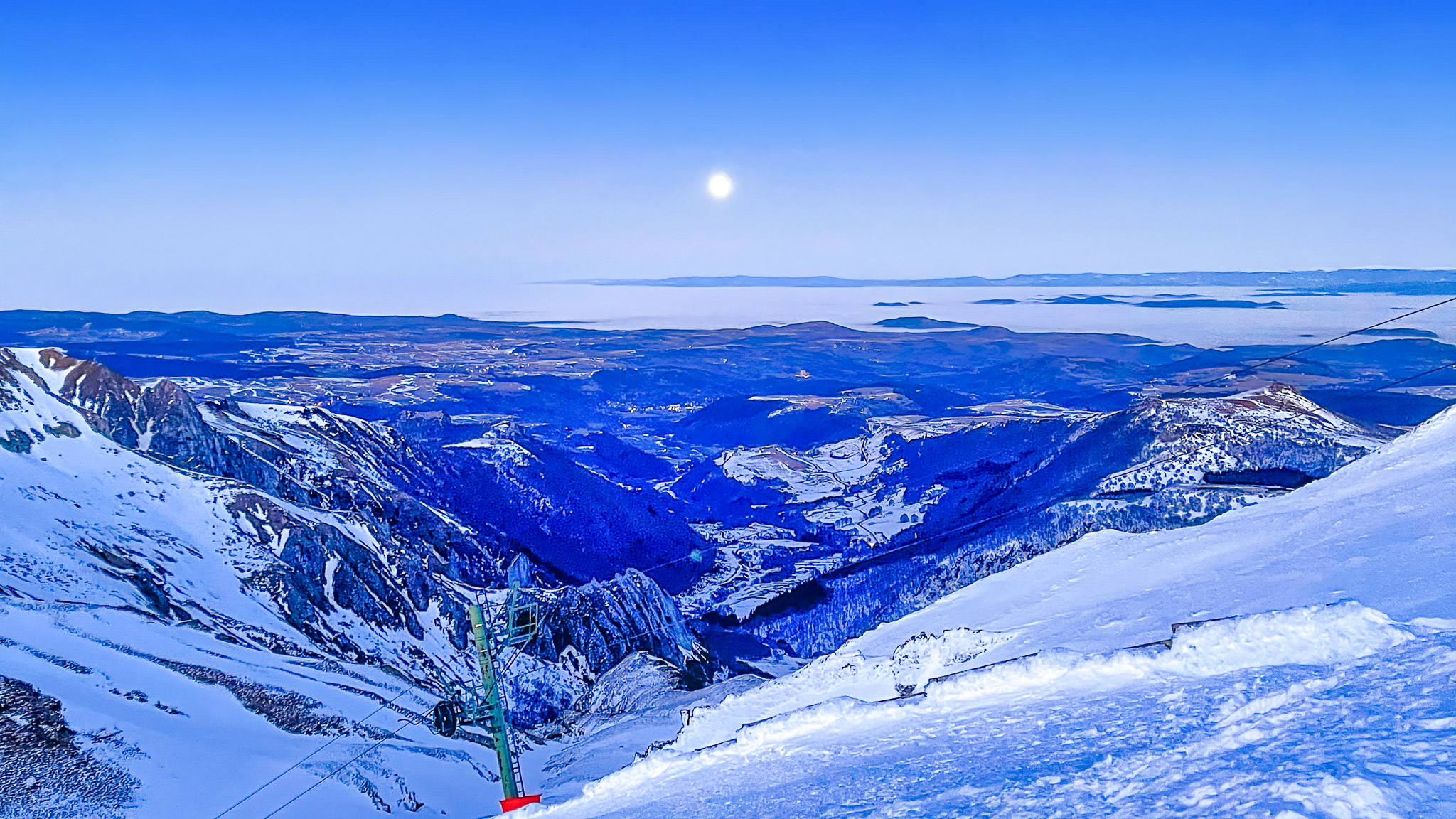 Massif du Sancy, la Vallee de Chaudefour .....