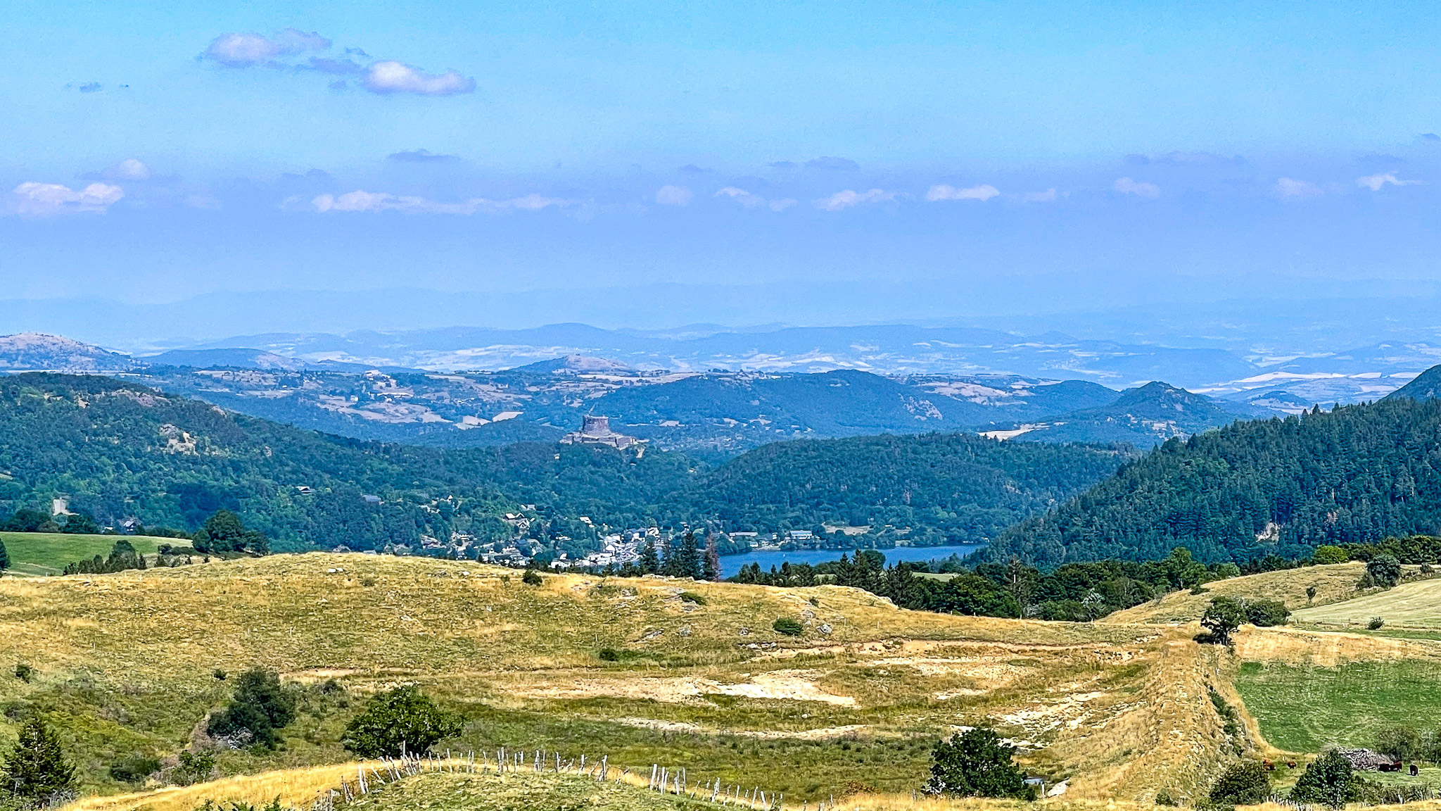 Course de Côte du Mont Dore, le Lac Chambon et le Château de Murol