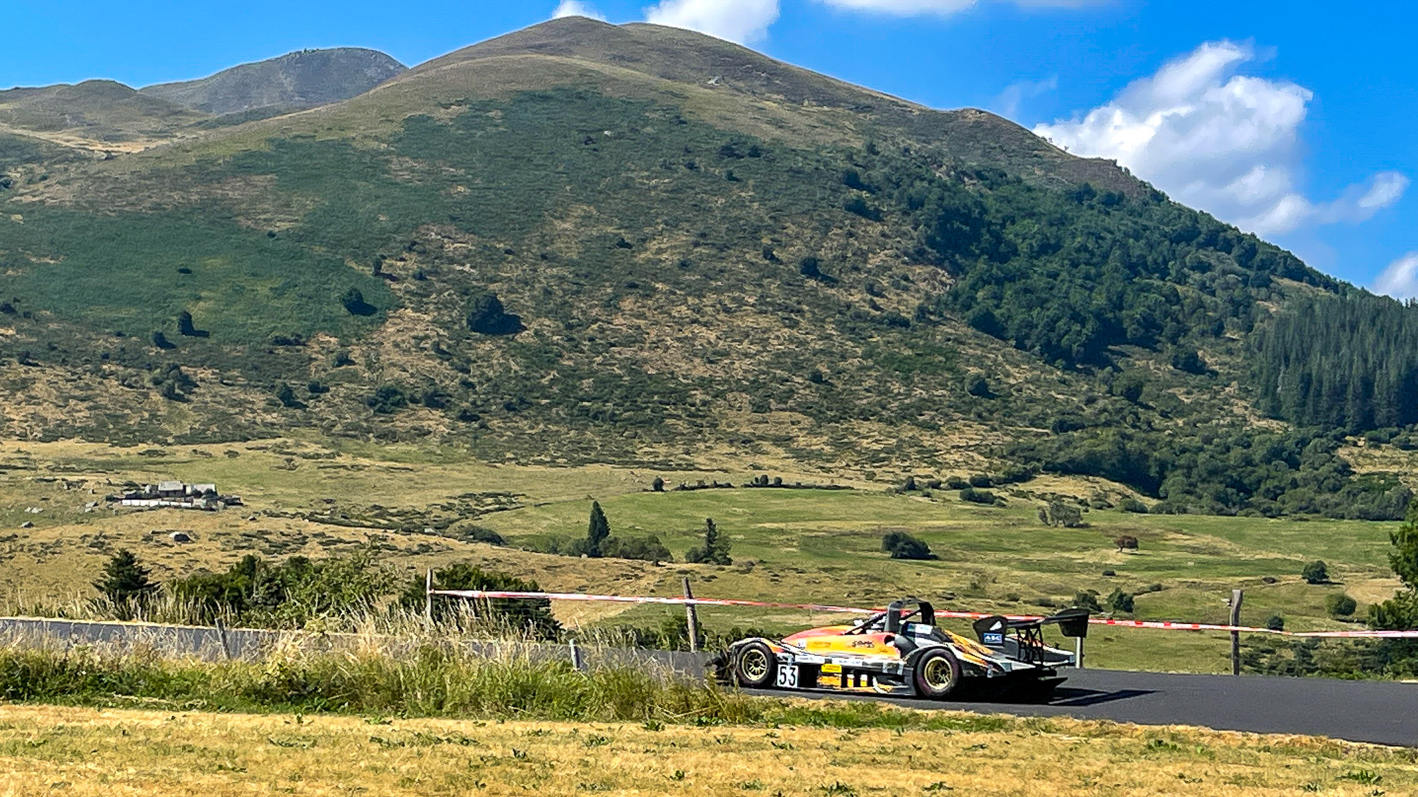Course de Côte du Mont Dore, à fond dans les virages